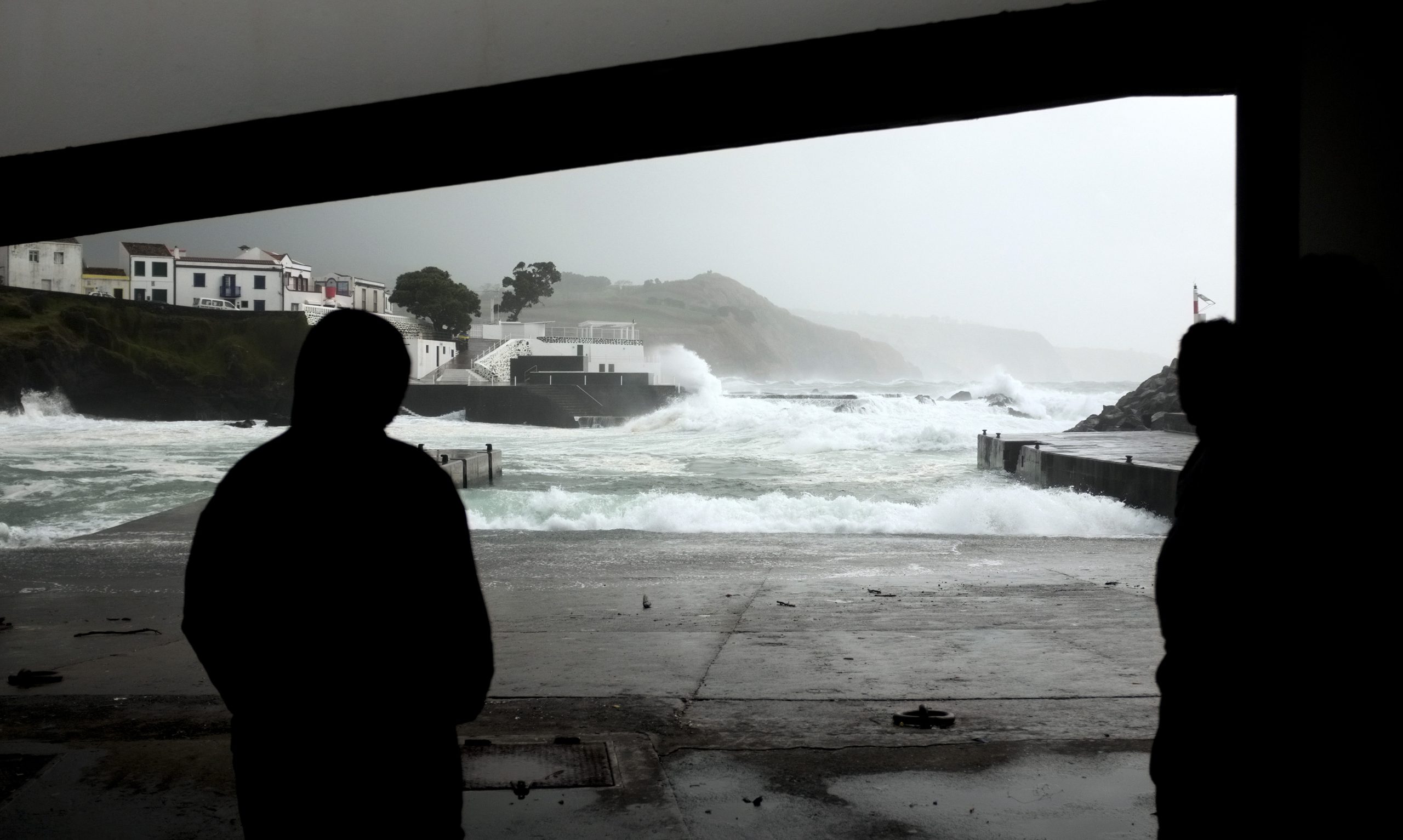 Condições meteorológicas deverão melhorar em São Miguel e Santa Maria ao final da madrugada