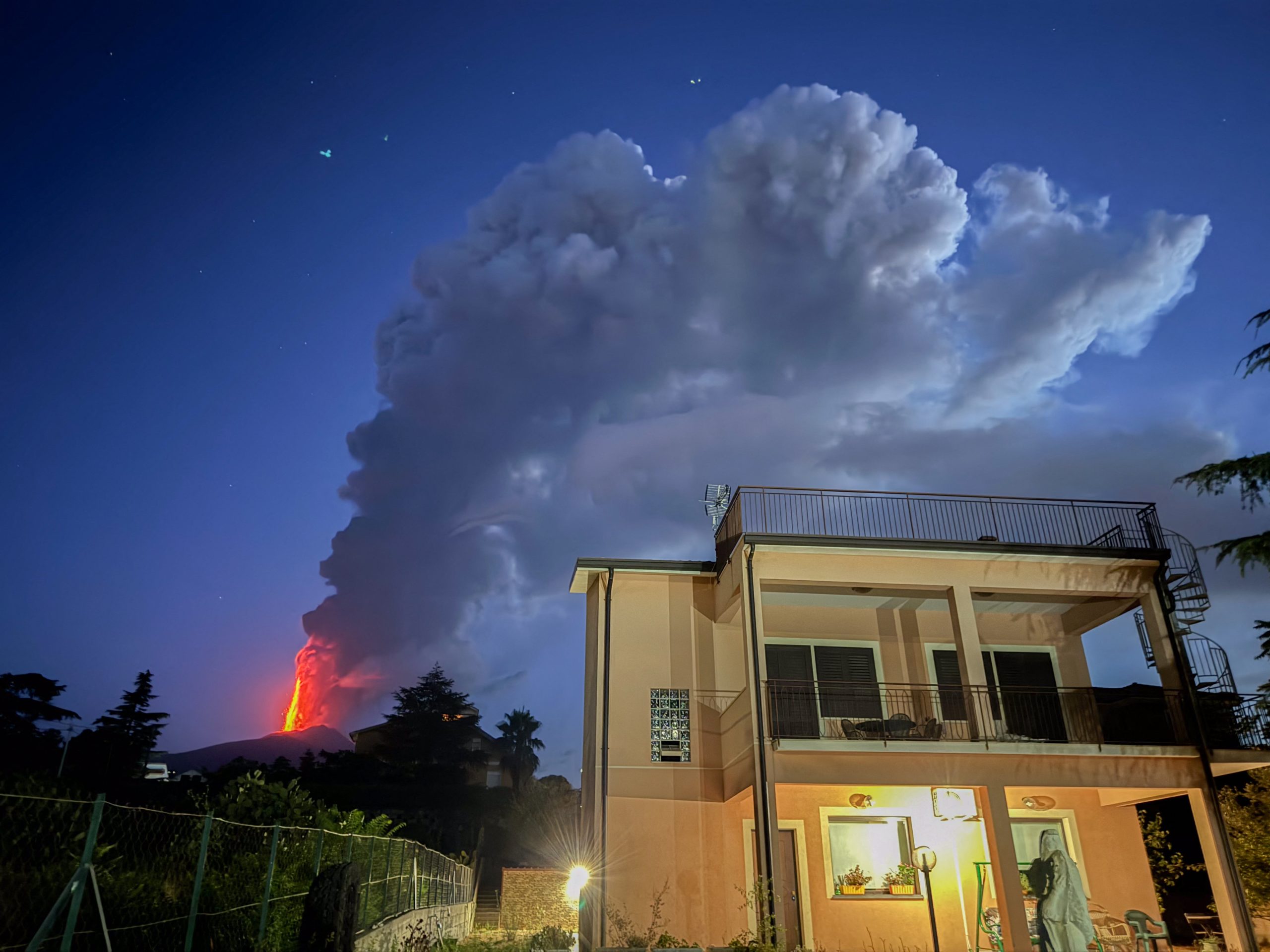 Etna novamente em erupção. Veja as fotos