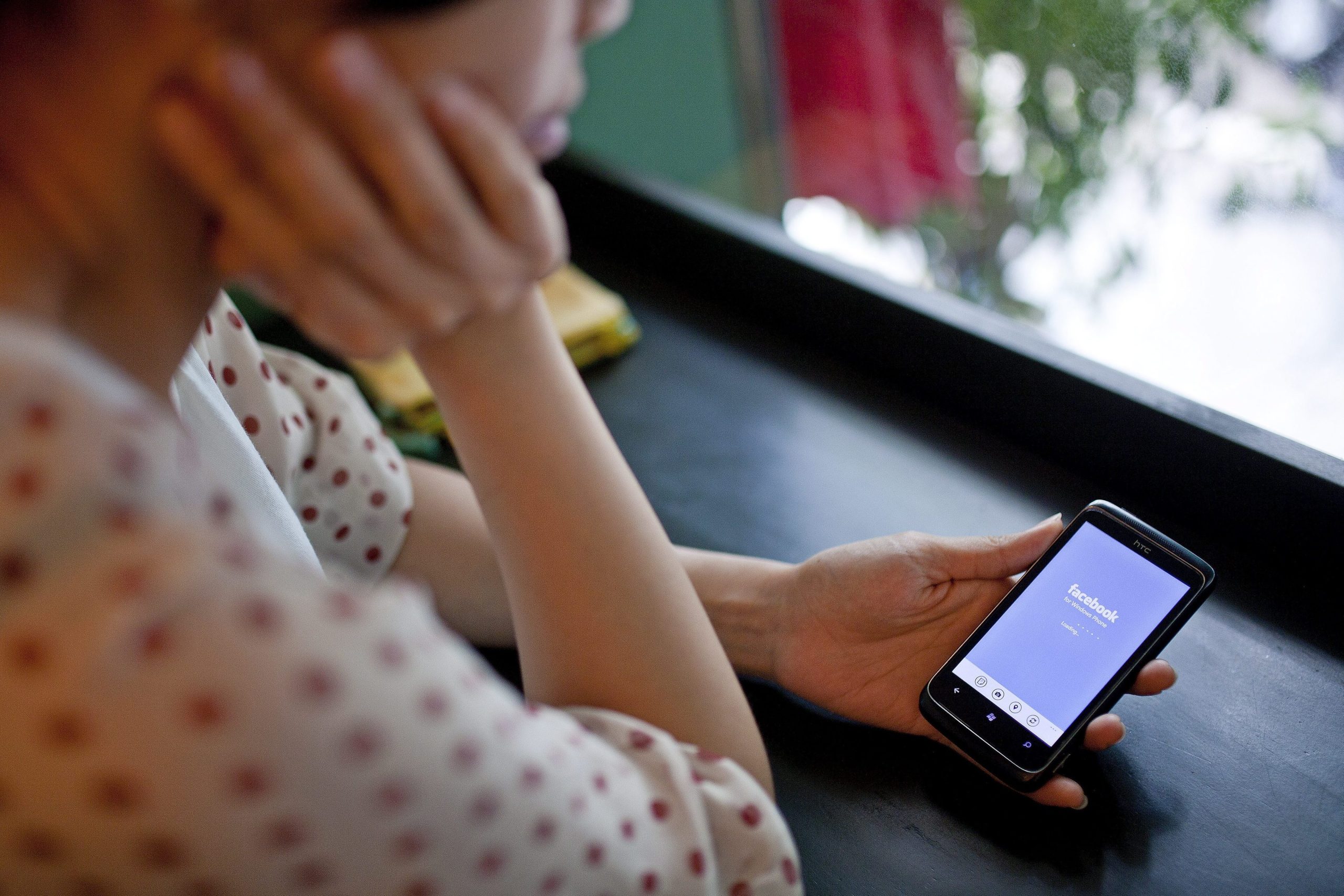 Jovens retiram tempo à família, ao sono, e ao exercício para estarem ‘online’