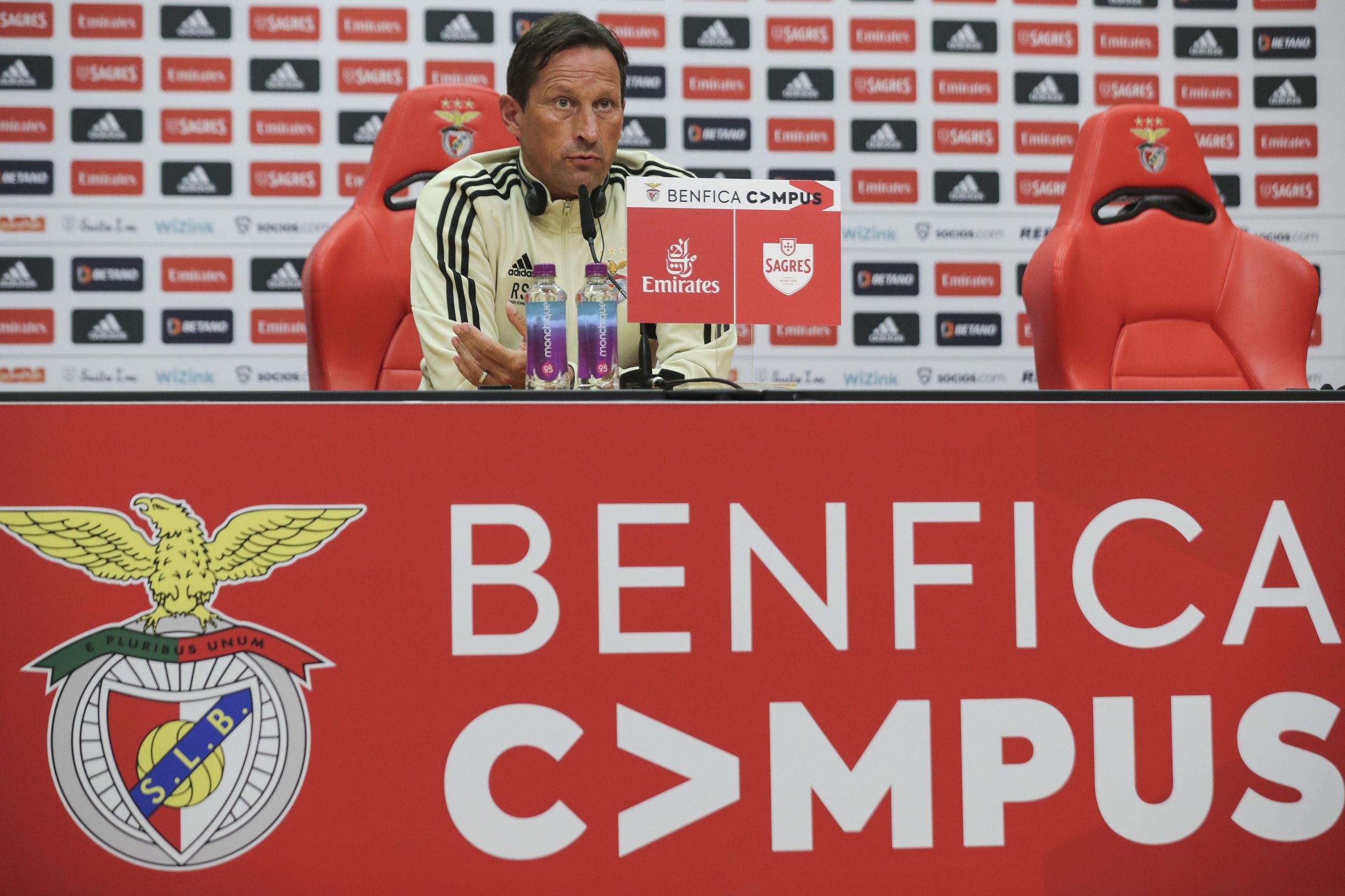 Schmidt confirma regresso de Neres e quer “manter o nível” com o Dínamo Kiev