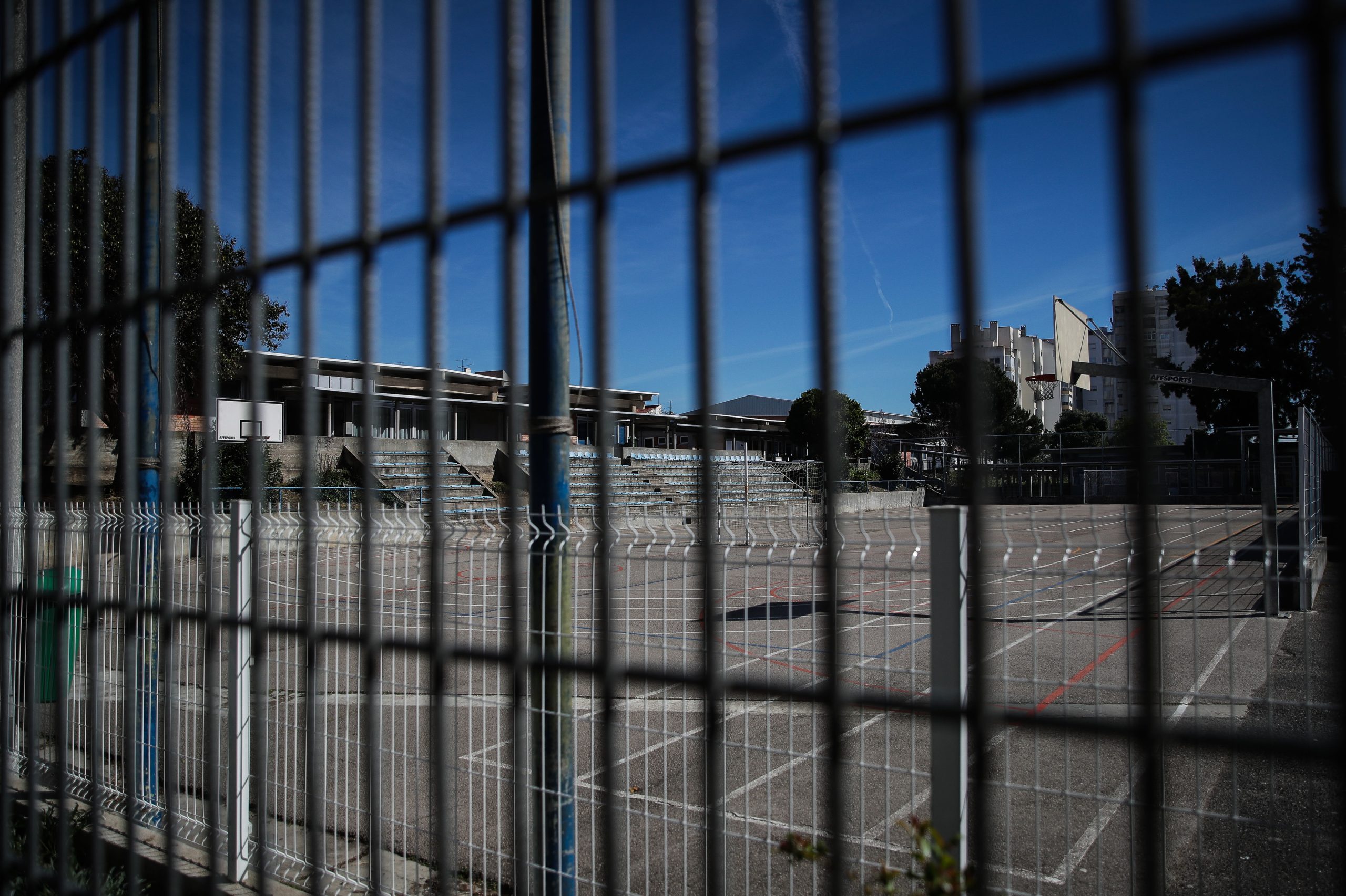 Covid-19: Sindicatos alertam que situação ainda não permite regresso às escolas