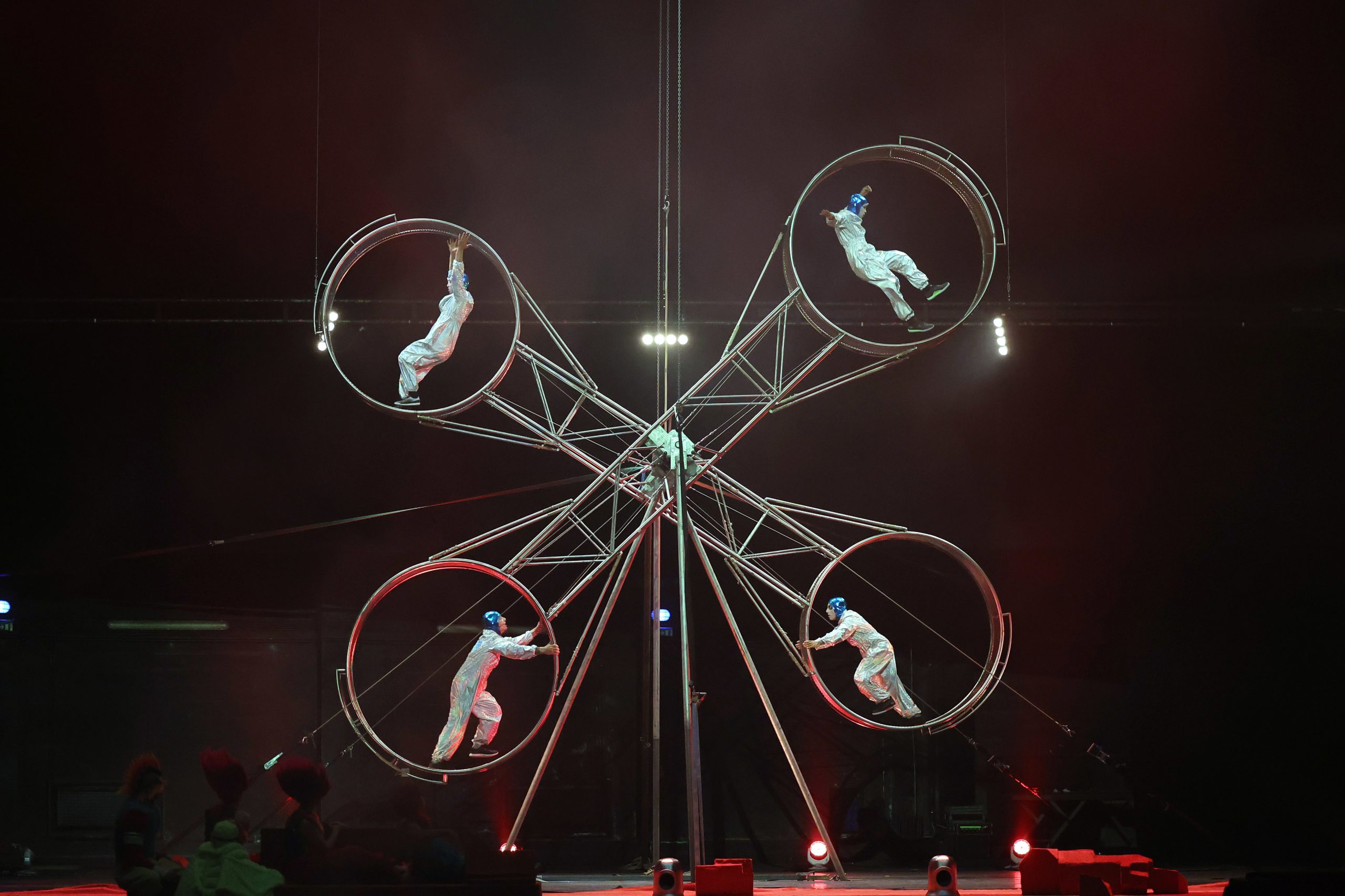 Coliseu do Porto recebe um mês de circo que podia ser “versão infantil” de “Mad Max”