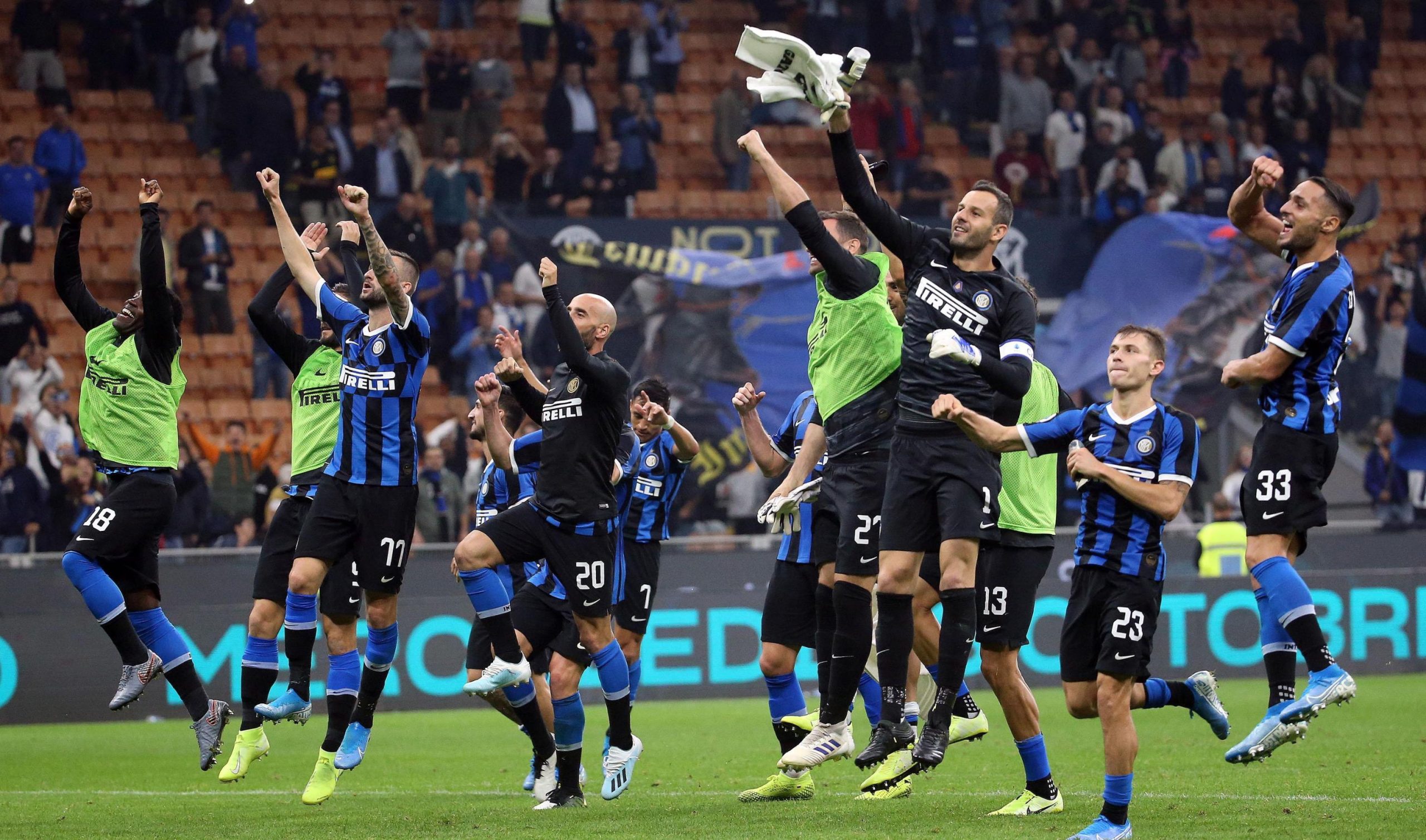 Inter de Milão vence e mantém liderança isolada em Itália