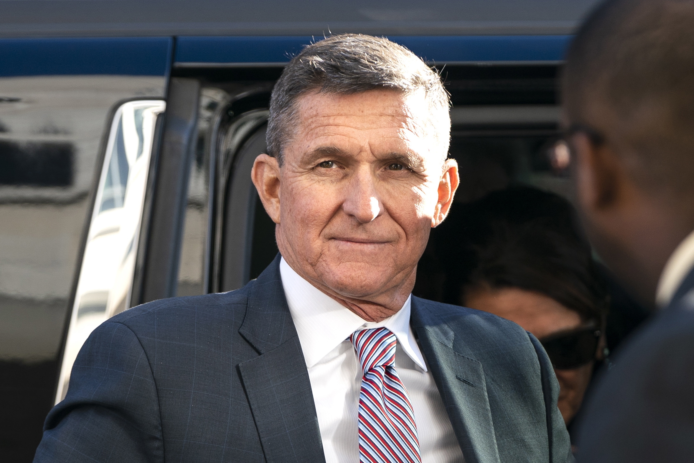 Trump concede perdão a Michael Flynn, ex-conselheiro investigado no processo da ingerência russa