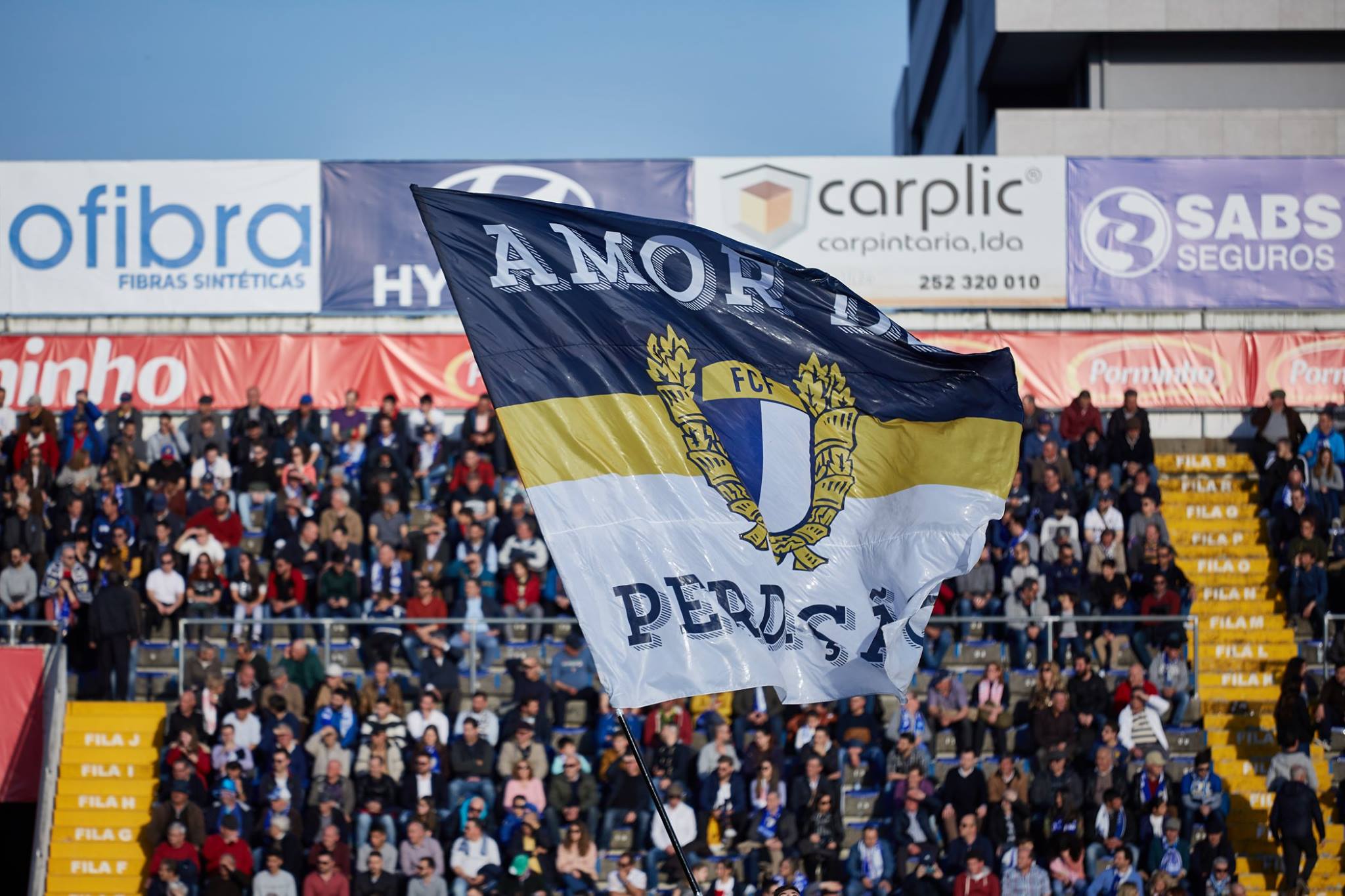 II Liga. Estoril perde em Penafiel e há festa em Famalicão. 25 anos depois, clube está de volta à primeira divisão