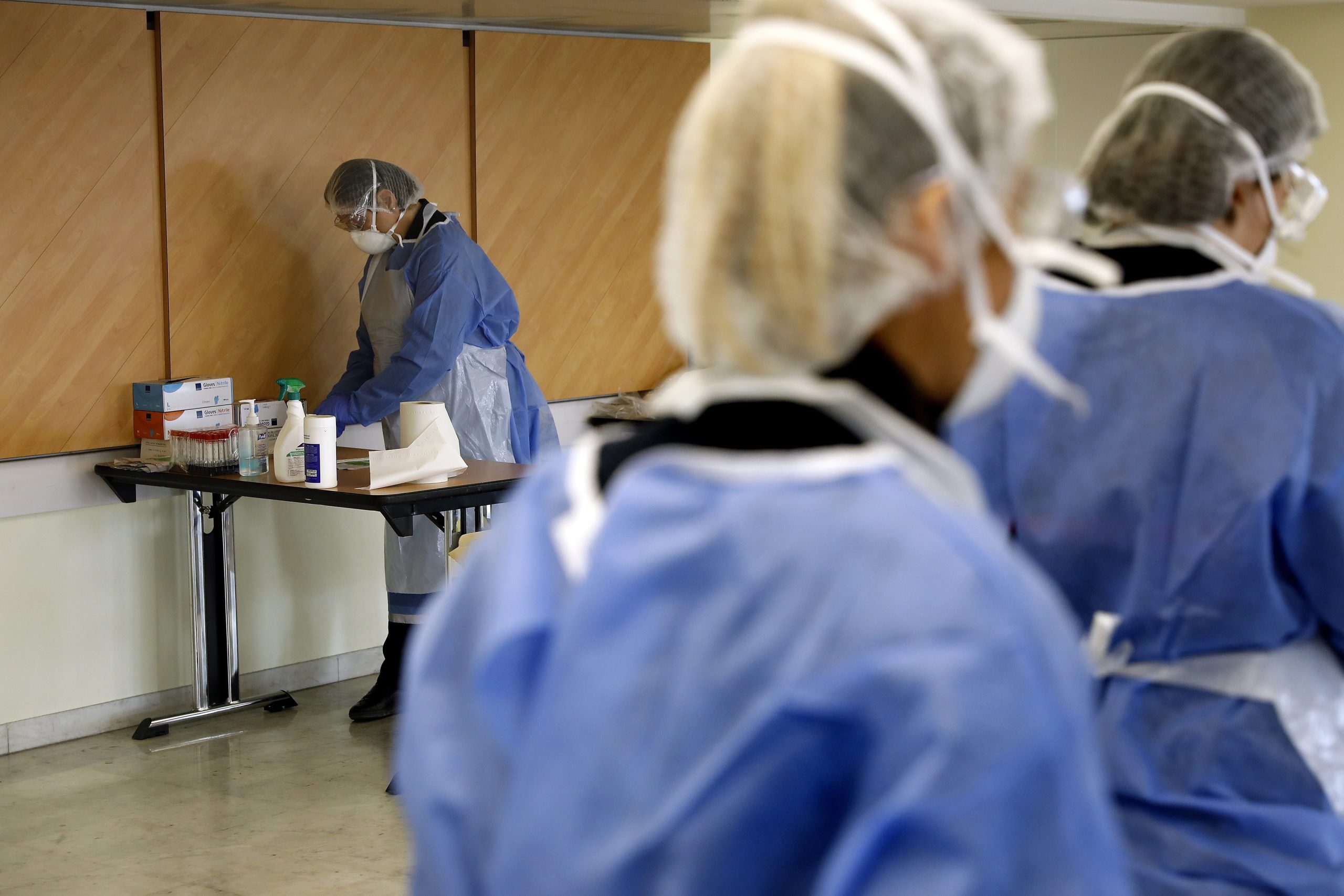 França tenta travar surto de variante rara detetada em Bordéus