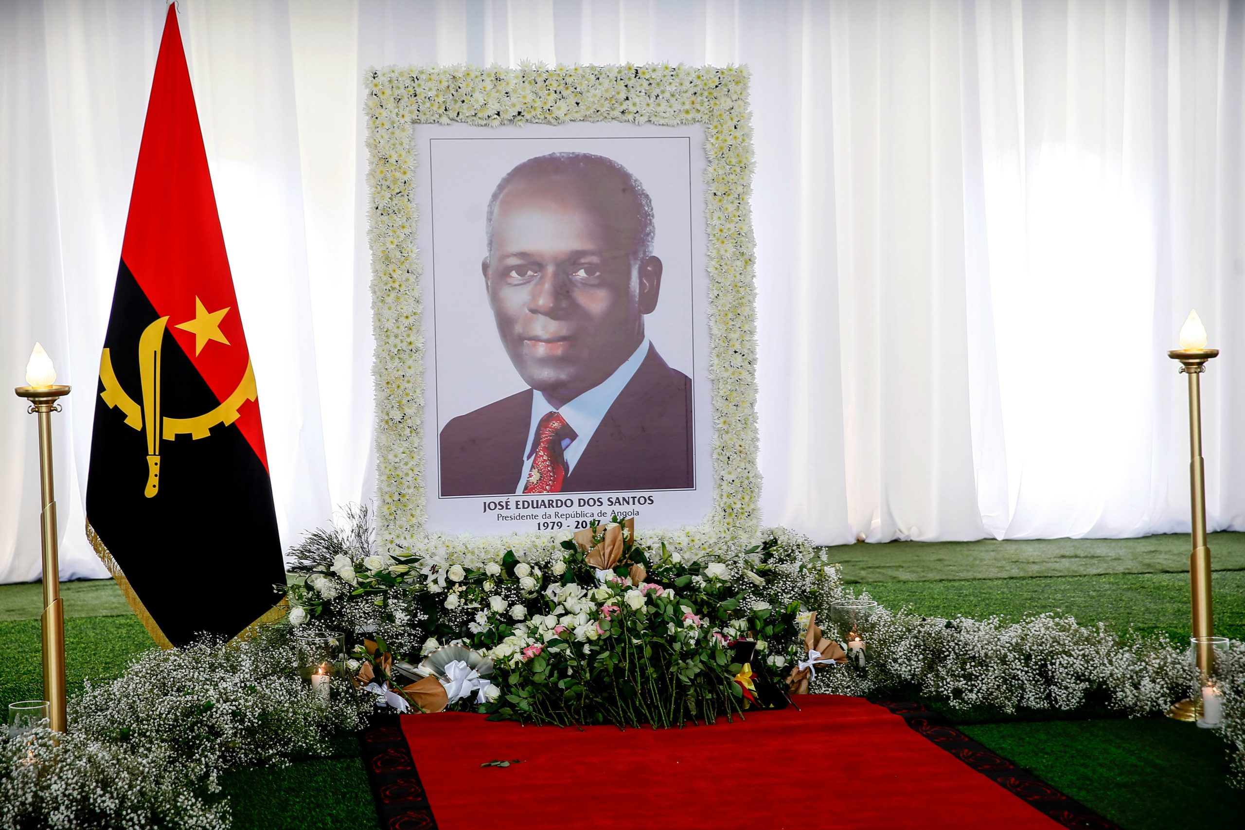 Autópsia ao corpo de Eduardo dos Santos revela morte natural, mas defende mais exames