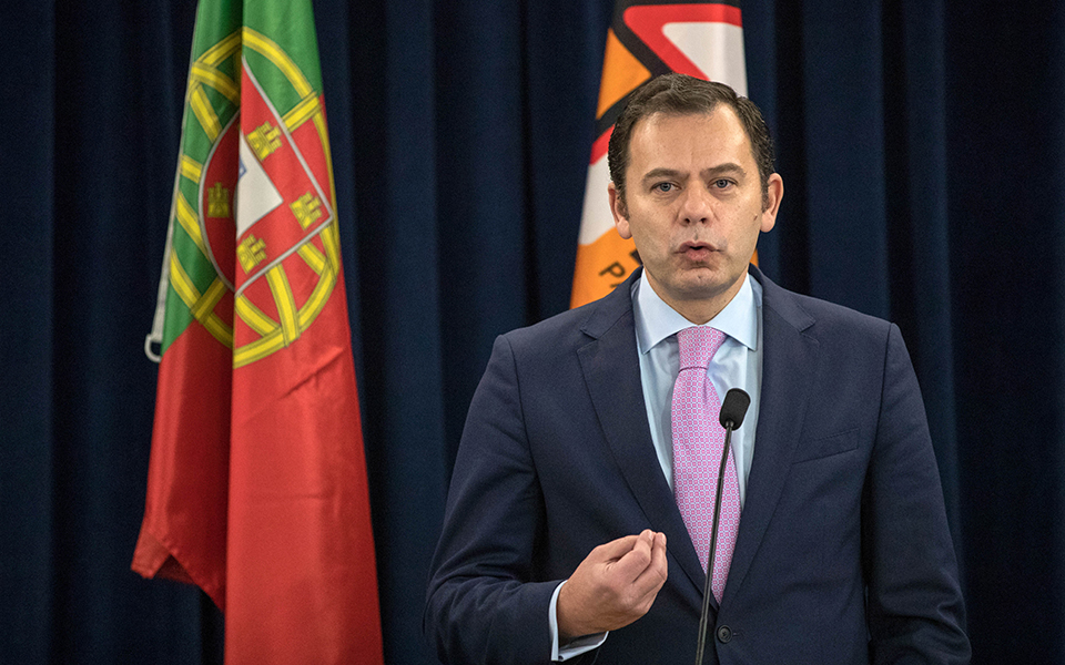 Congresso do PSD: Ao almoço “não estivemos a falar de futebol”, diz Montenegro