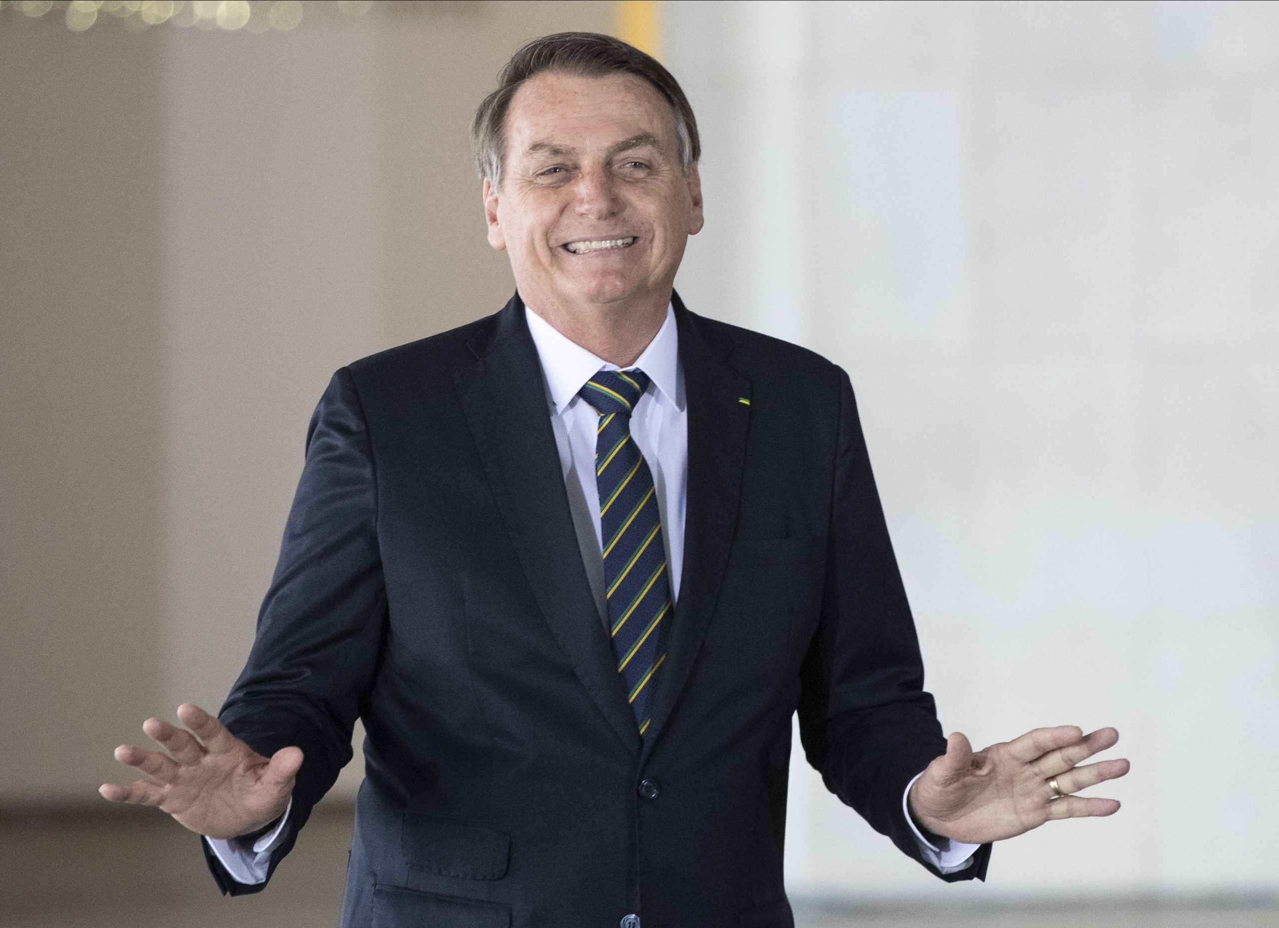 Bolsonaro chamou “pirralha” a Greta Thunberg. E a jovem resolveu usar a expressão na descrição do Twitter