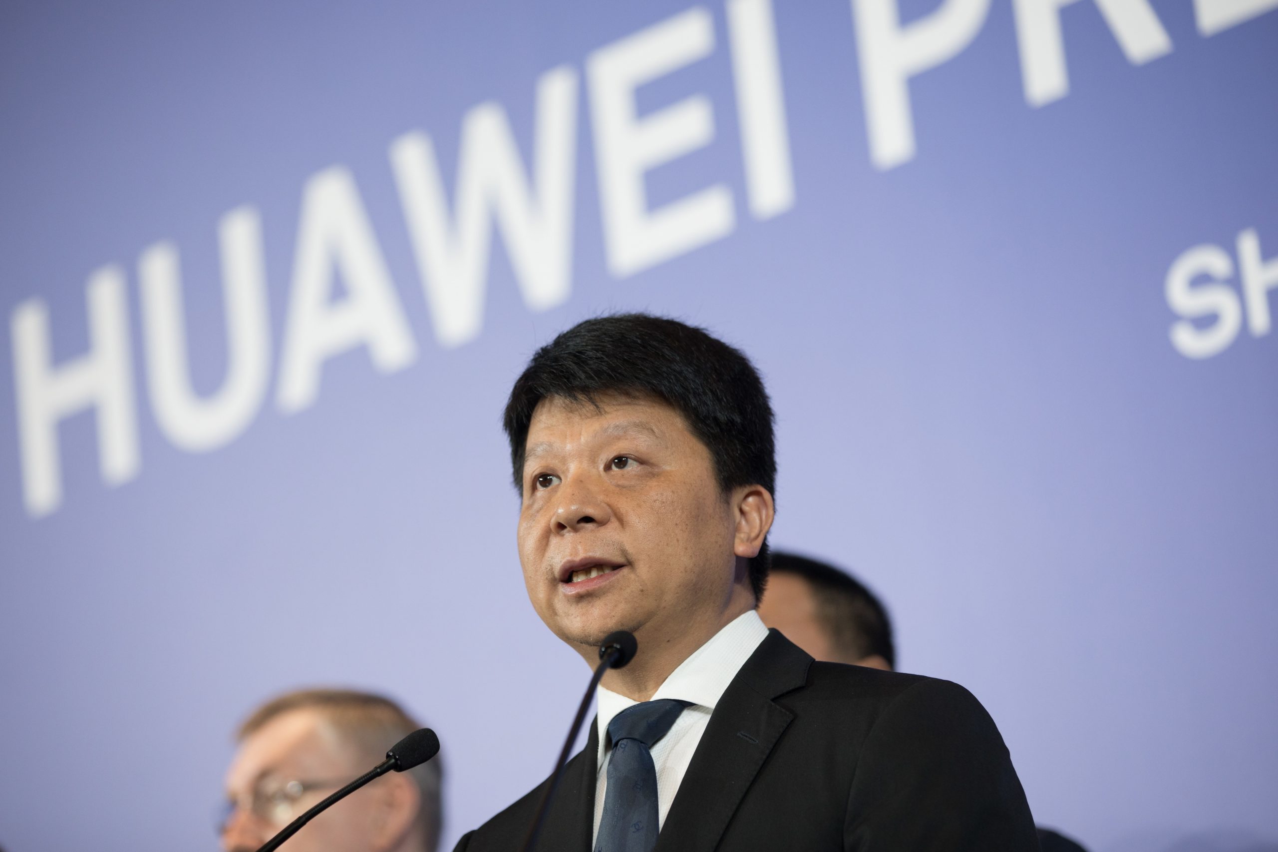 Huawei a lutar pela “sobrevivência” face a “incessante agressão” de Washington