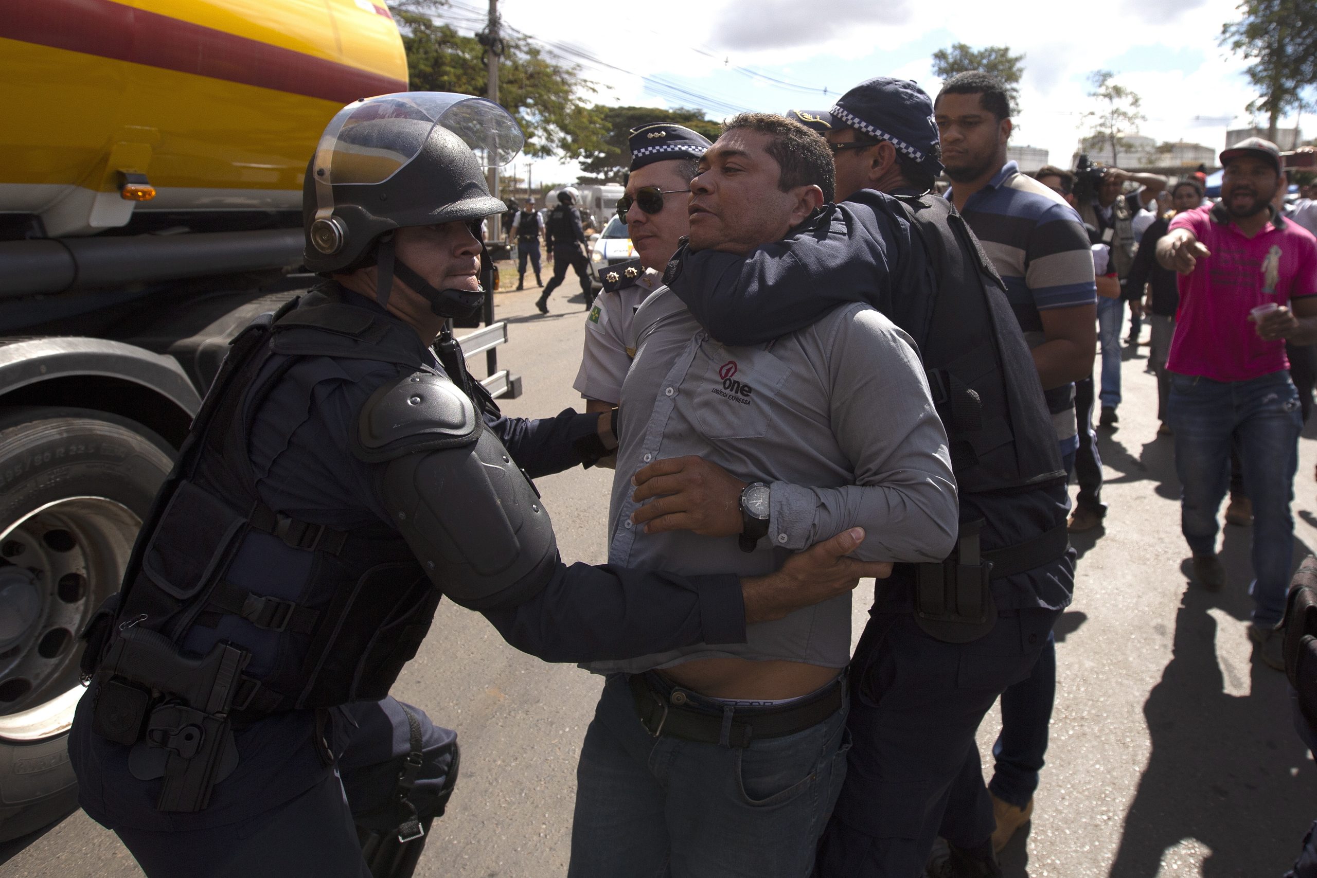 Governo brasileiro vai deter suspeitos de promoção de greve de camionistas