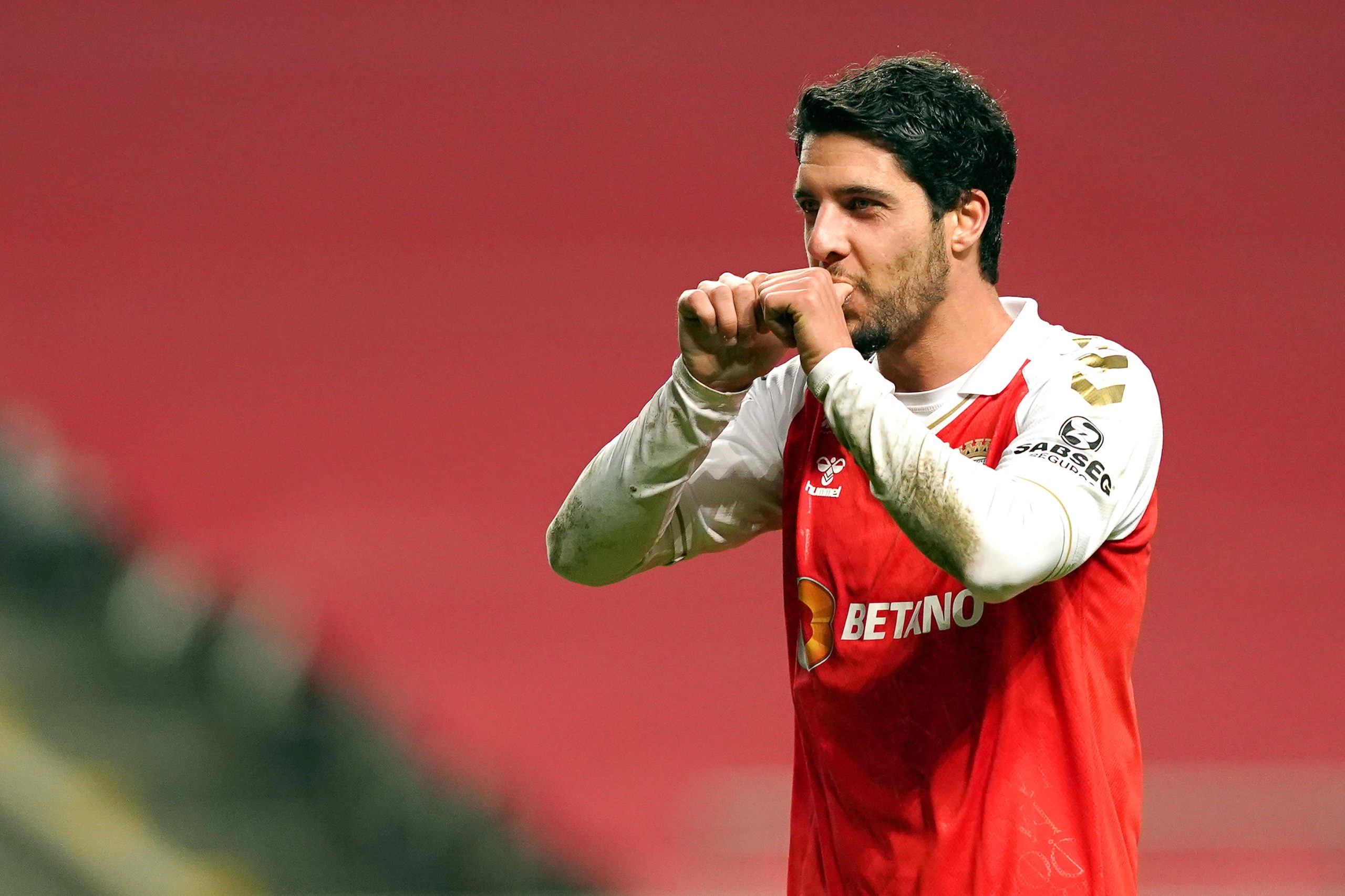 João Novais abandona Sporting de Braga e continua carreira nos Emirados