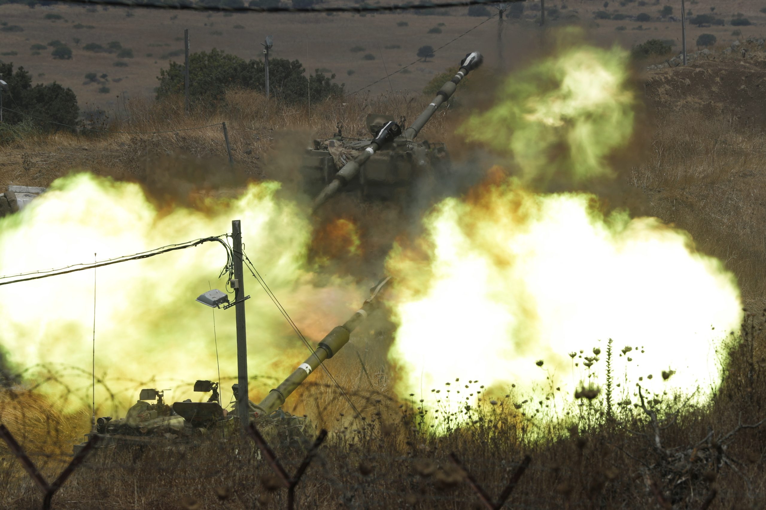 Israel interceta foguete e responde com ataque a alvos na Faixa de Gaza
