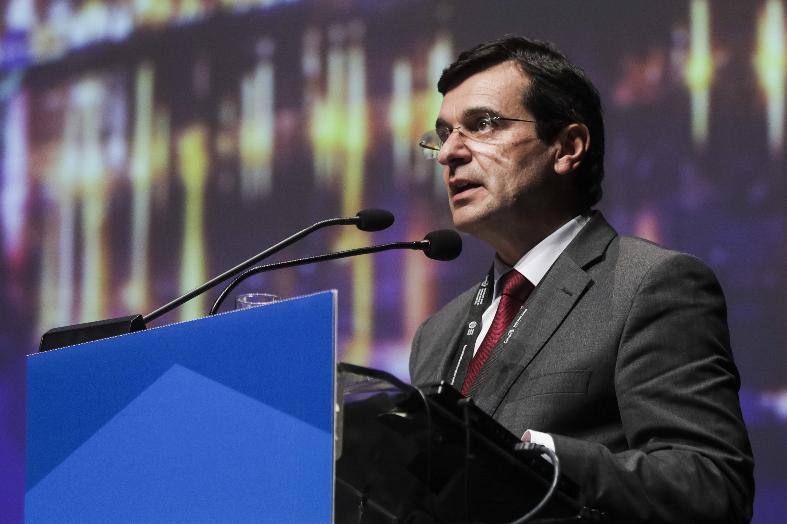 Luta contra infeções hospitalares ensaiada pela Gulbenkian vai ser alargada, diz ministro da Saúde