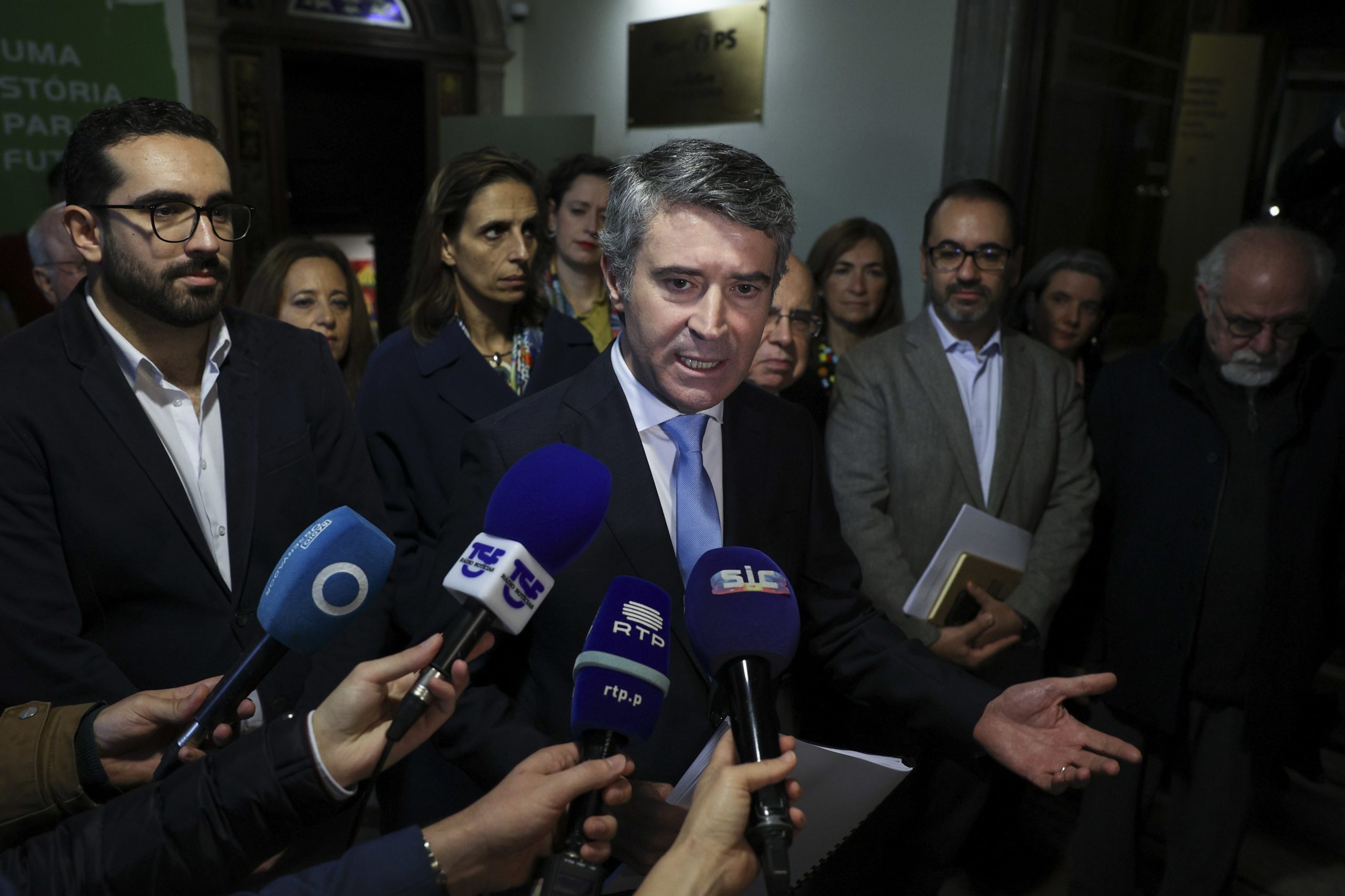 Recuperar carreiras, referendar regionalização, mudar a lei eleitoral. As propostas dos candidatos ao PS para o país