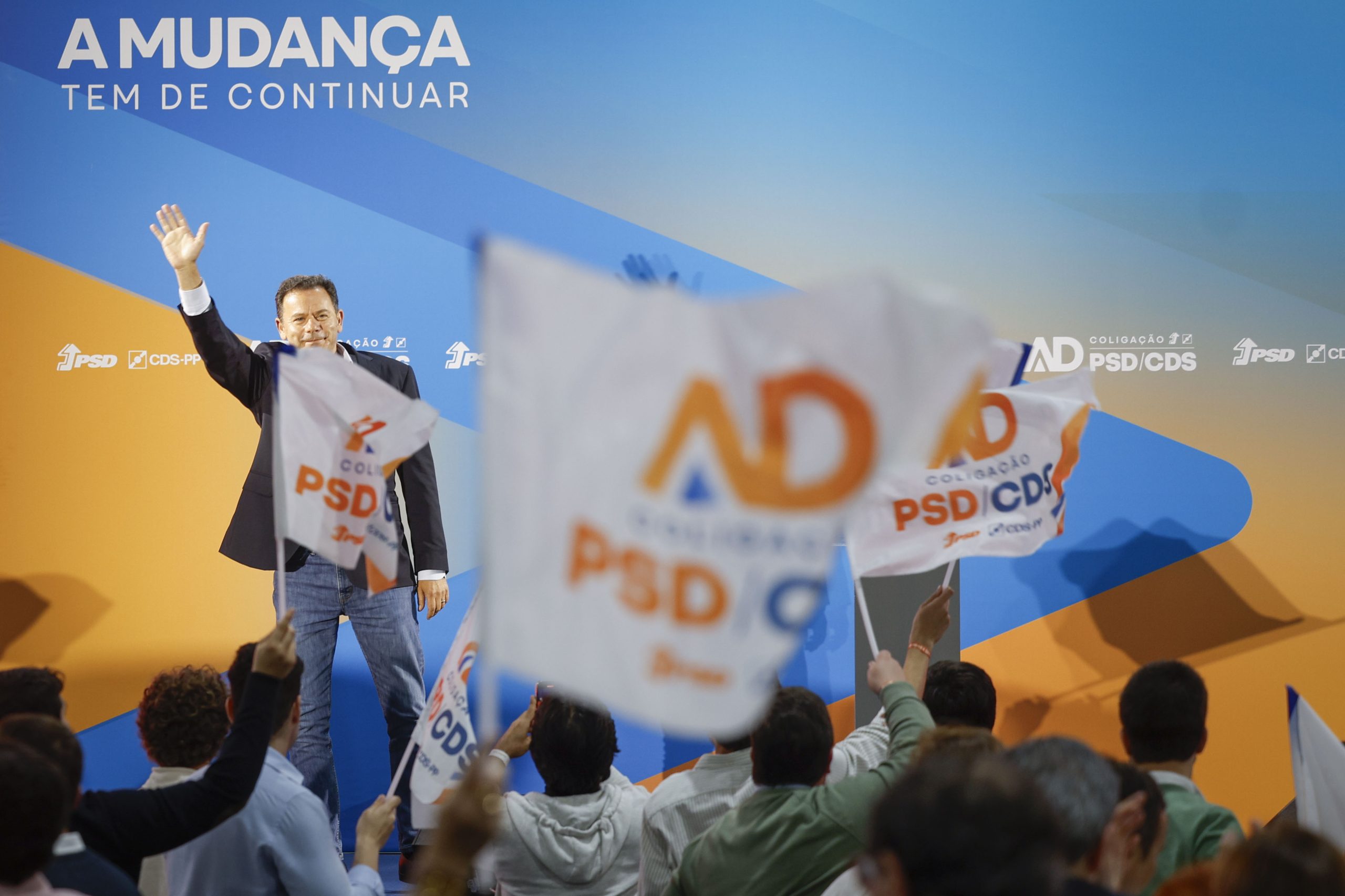 Montenegro pede mobilização de votos na AD