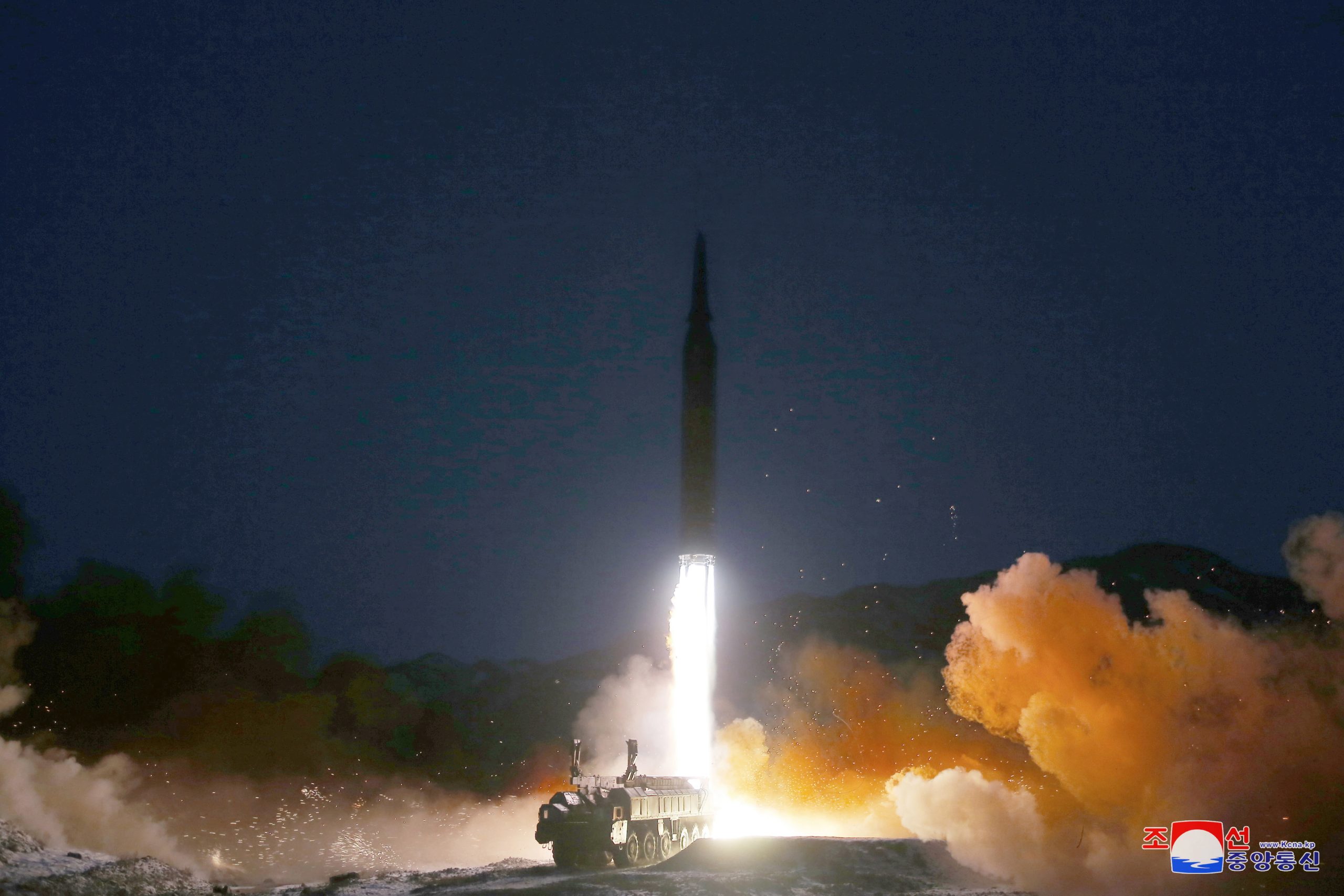 Coreia do Norte lança mais dois mísseis balísticos