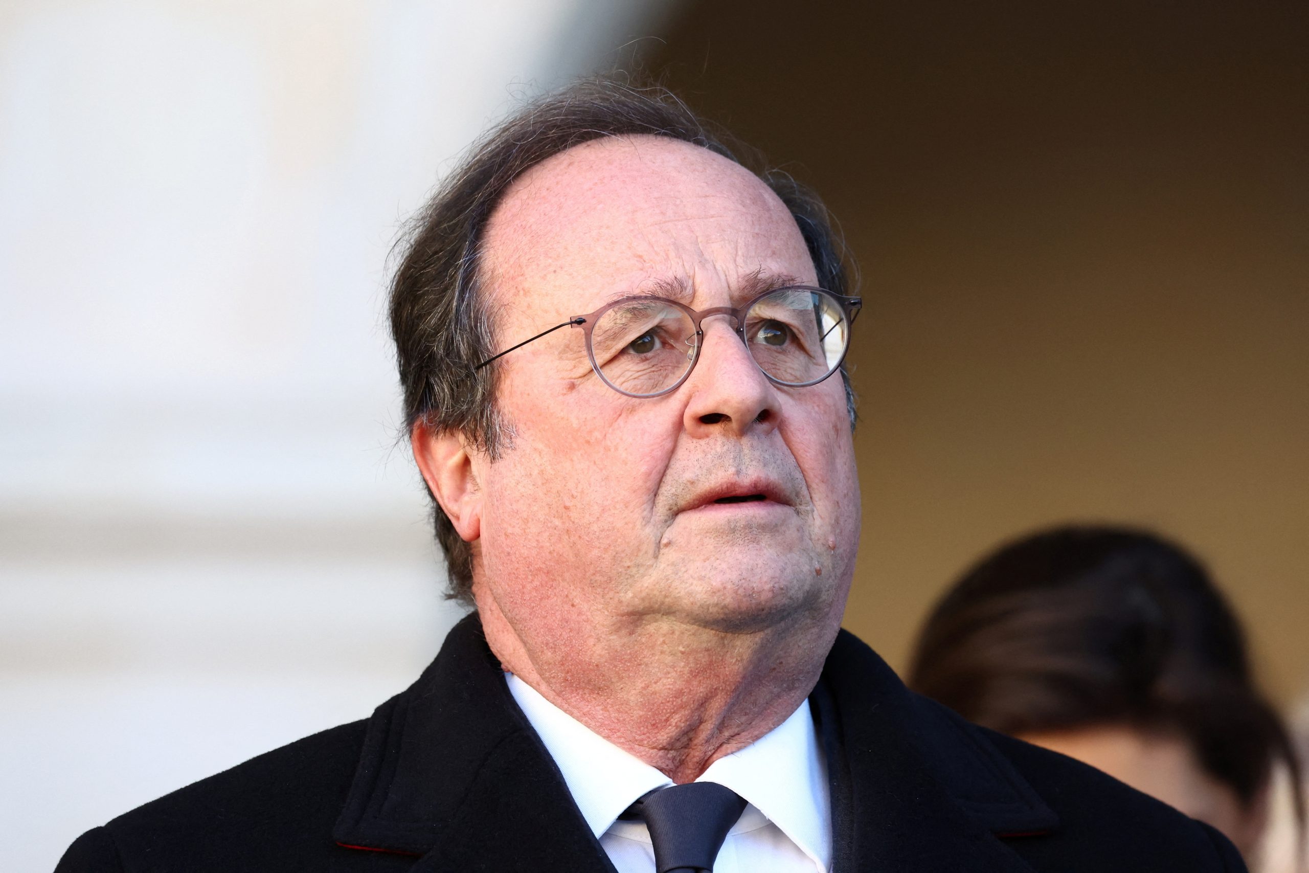 François Hollande pede a esquerda que pacifique o país