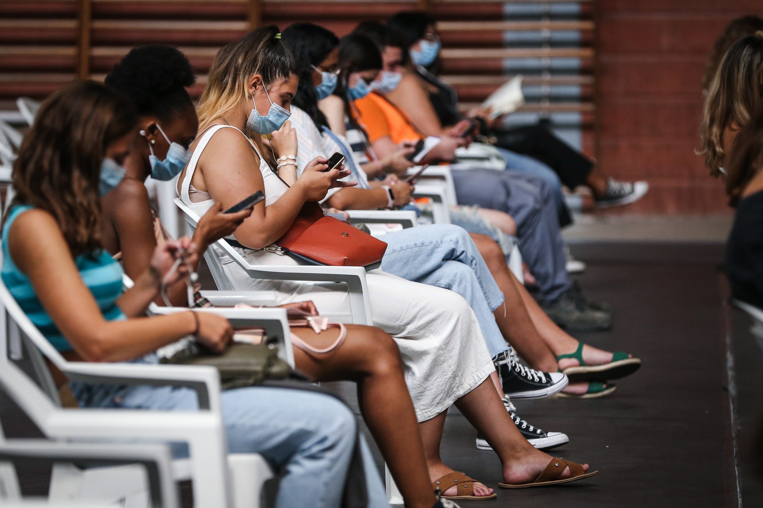 A caminho do regresso às aulas, os mais novos têm agendamento exclusivo e dois fins de semana para ser vacinados