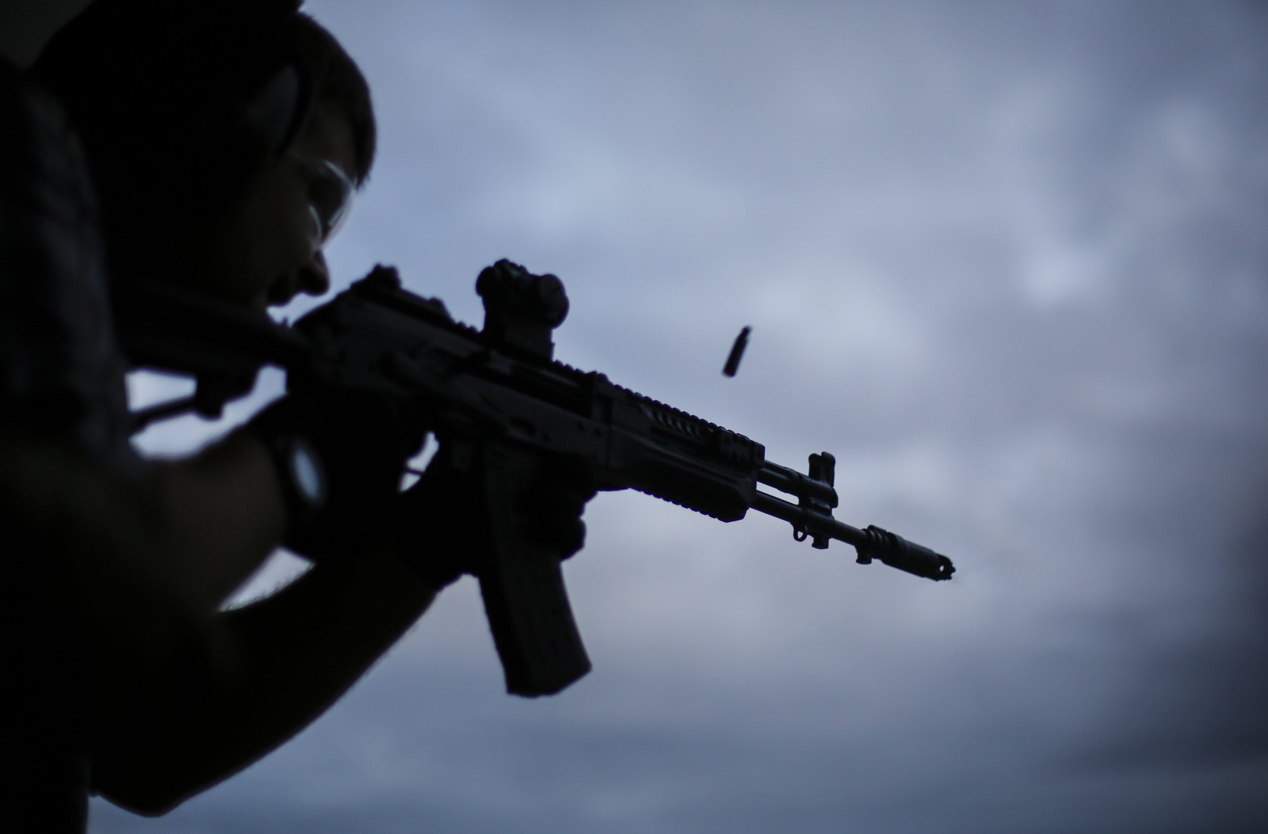 Venezuela: ONG diz que desapareceram 228 mil armas e munições das Forças Armadas e polícia