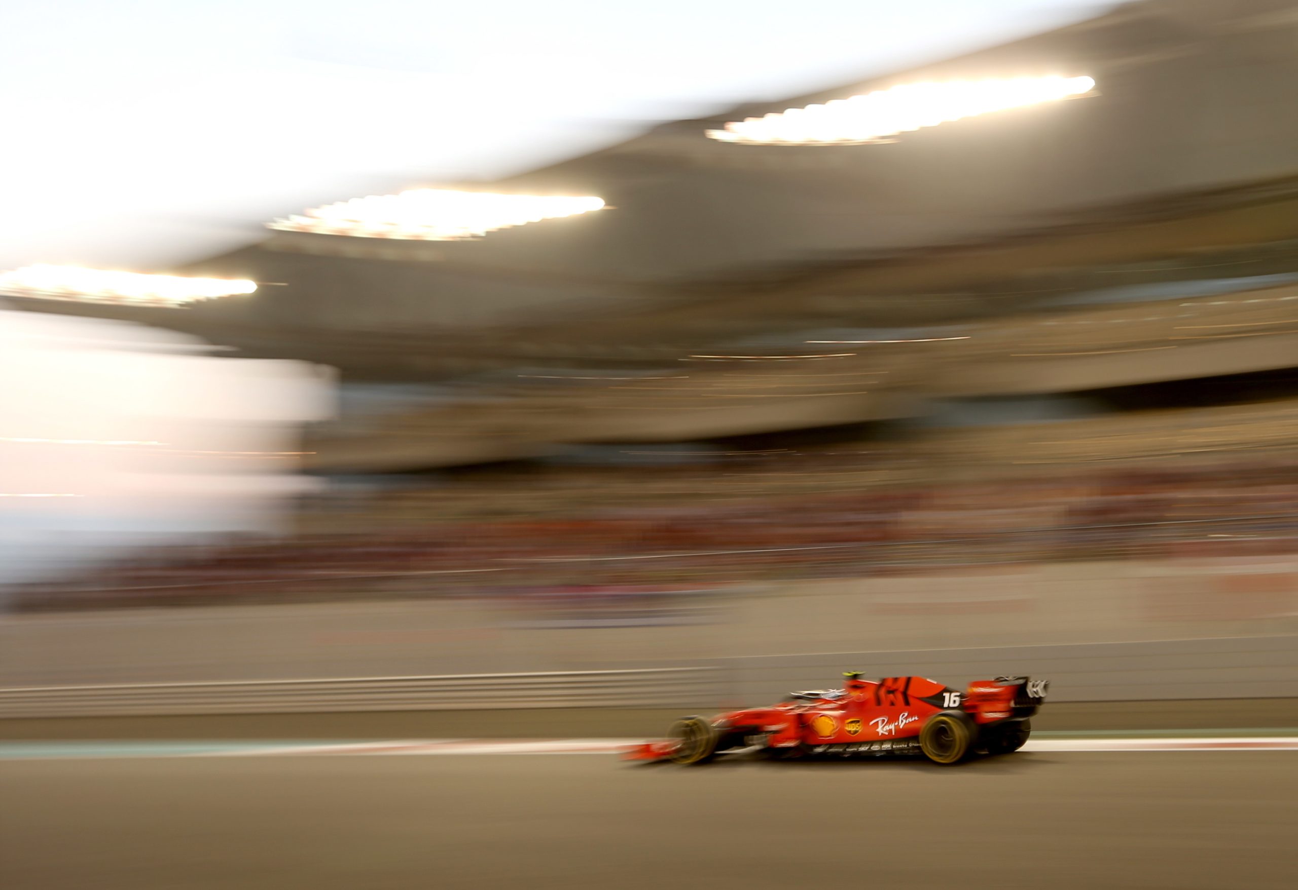 Charles Leclerc e Ferrari prolongam ligação até 2024