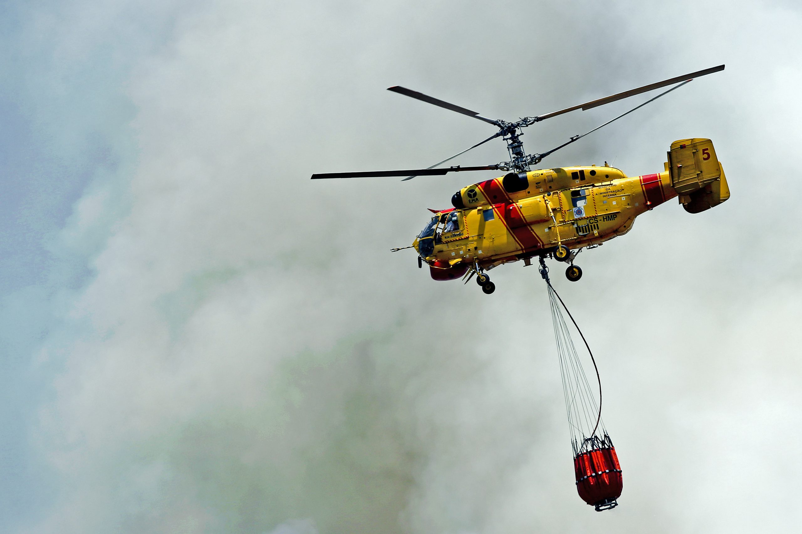 PJ deteve suspeito de atirar pedra contra helicóptero e impedir combate a fogo
