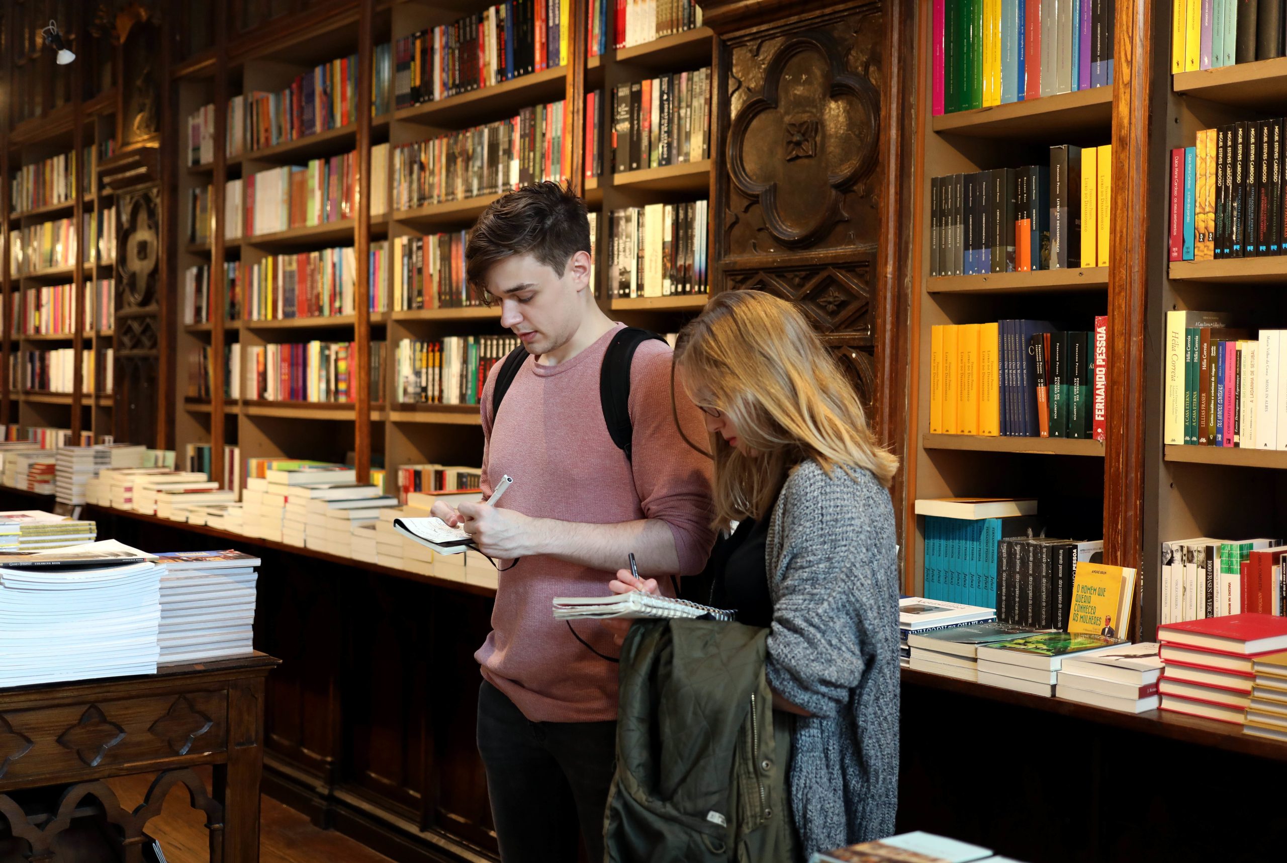 APEL defende cheque-livro único de 90 euros para livros físicos ou digitais