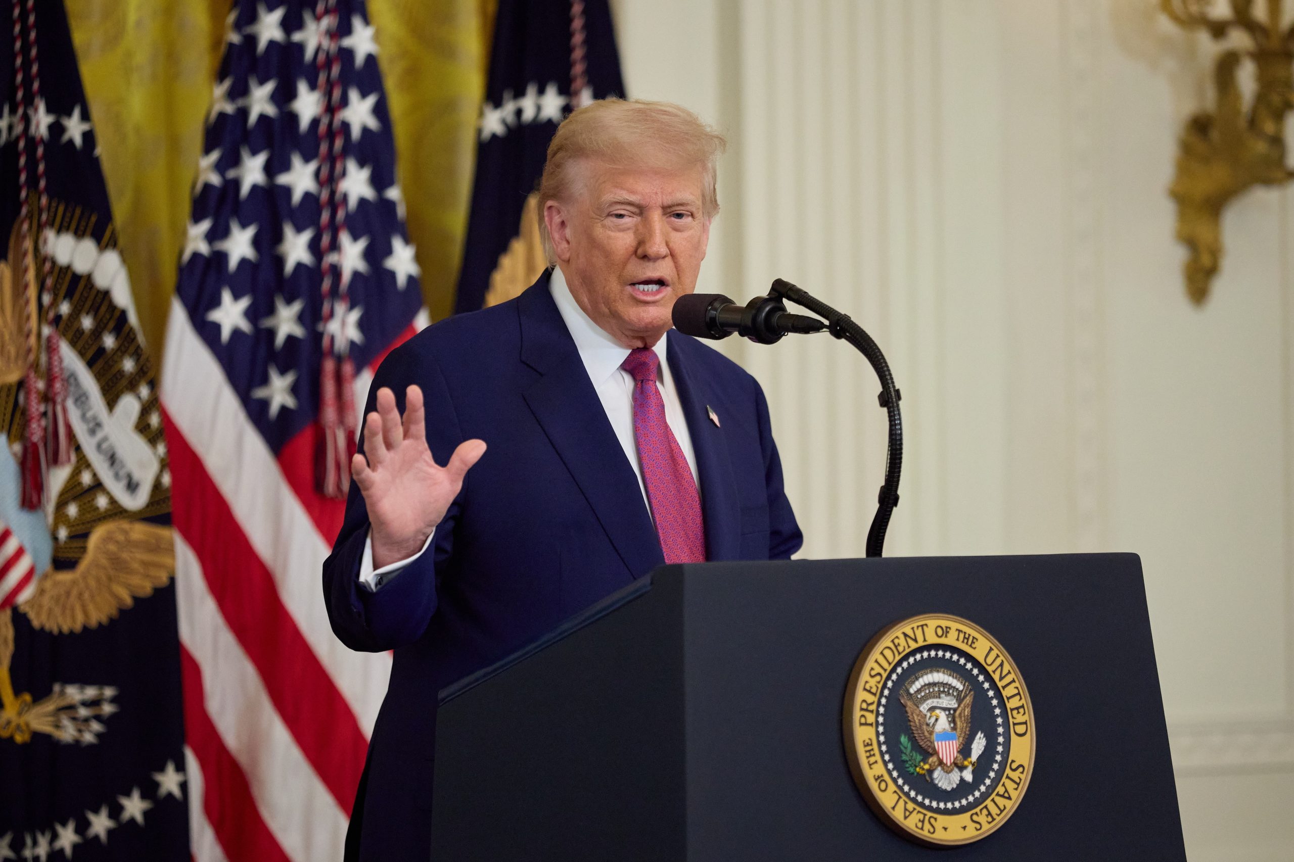 Trump e Putin vão conversar antes da visita de Zelenski à Casa Branca