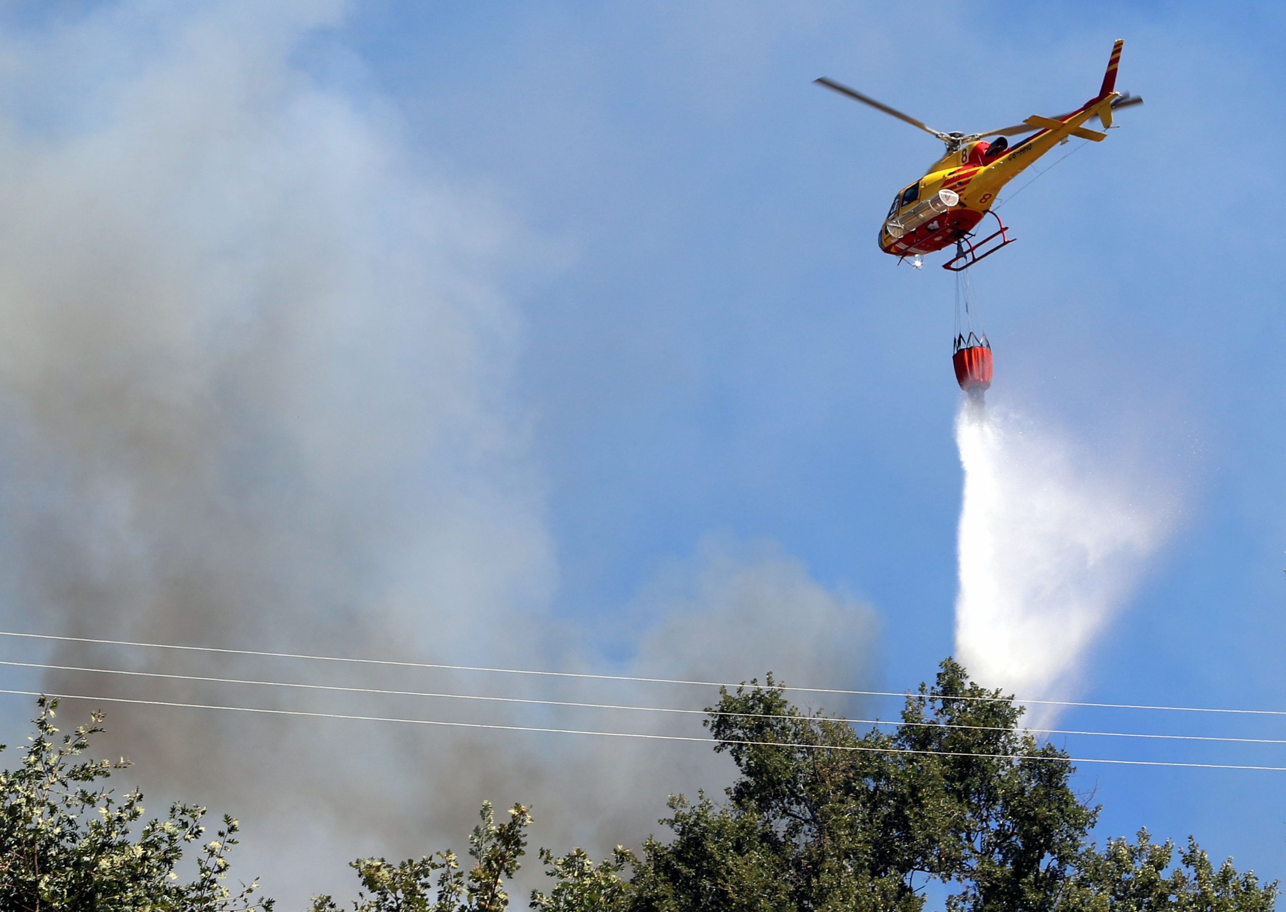 Incêndios: Governo da Madeira aprova plano de combate com helicóptero de ataque inicial