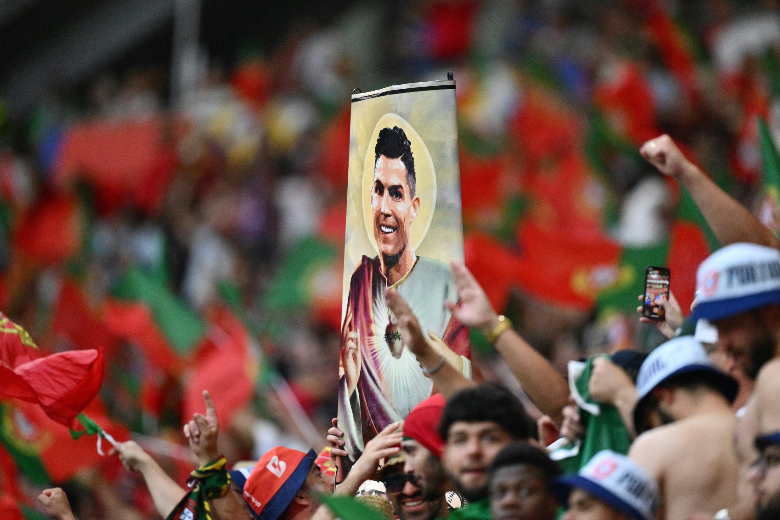 Cristiano Ronaldo invoca Deus em árabe e torna-se viral