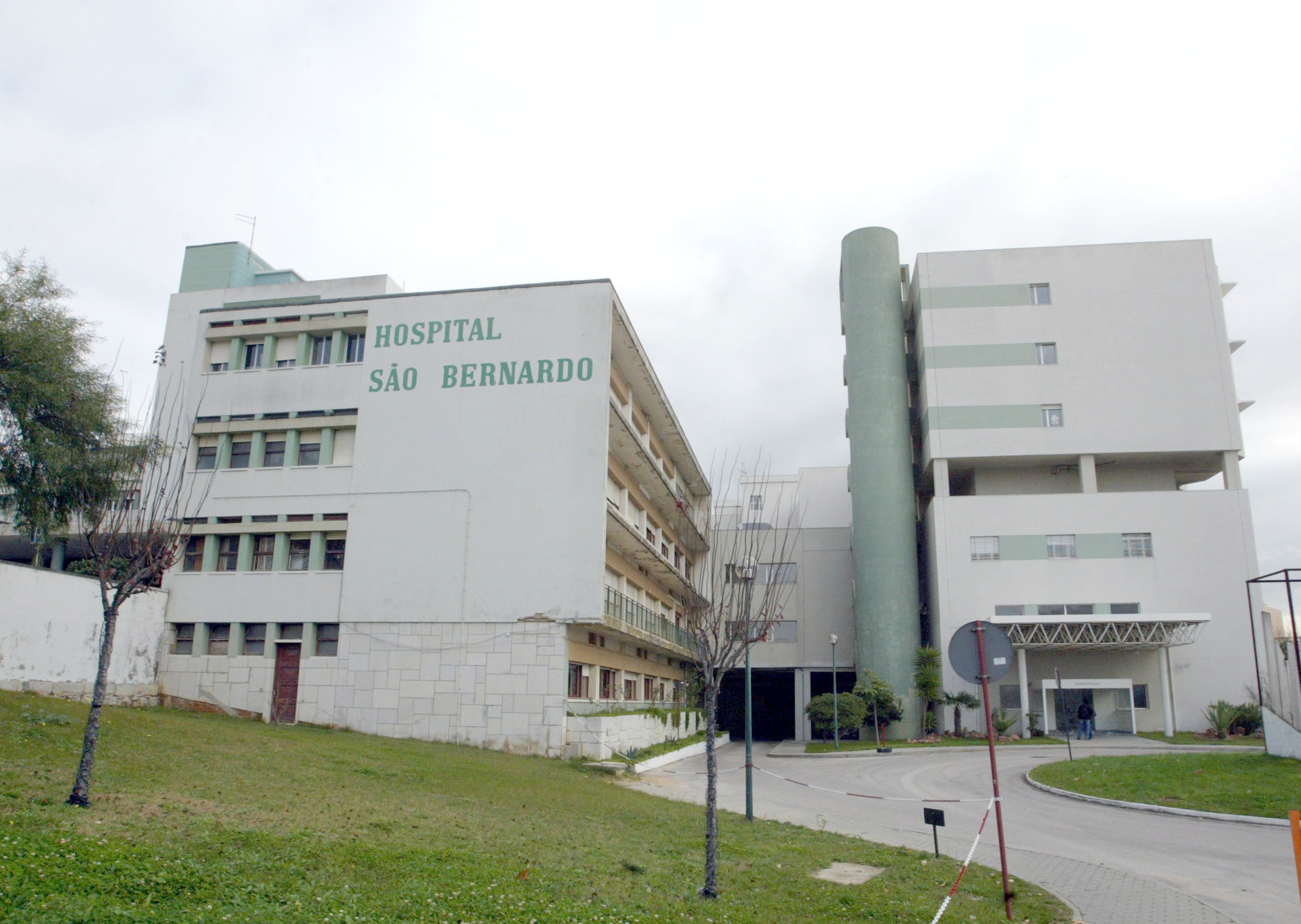 Elevada afluência na urgência no hospital de Setúbal desvia doentes para outras unidades