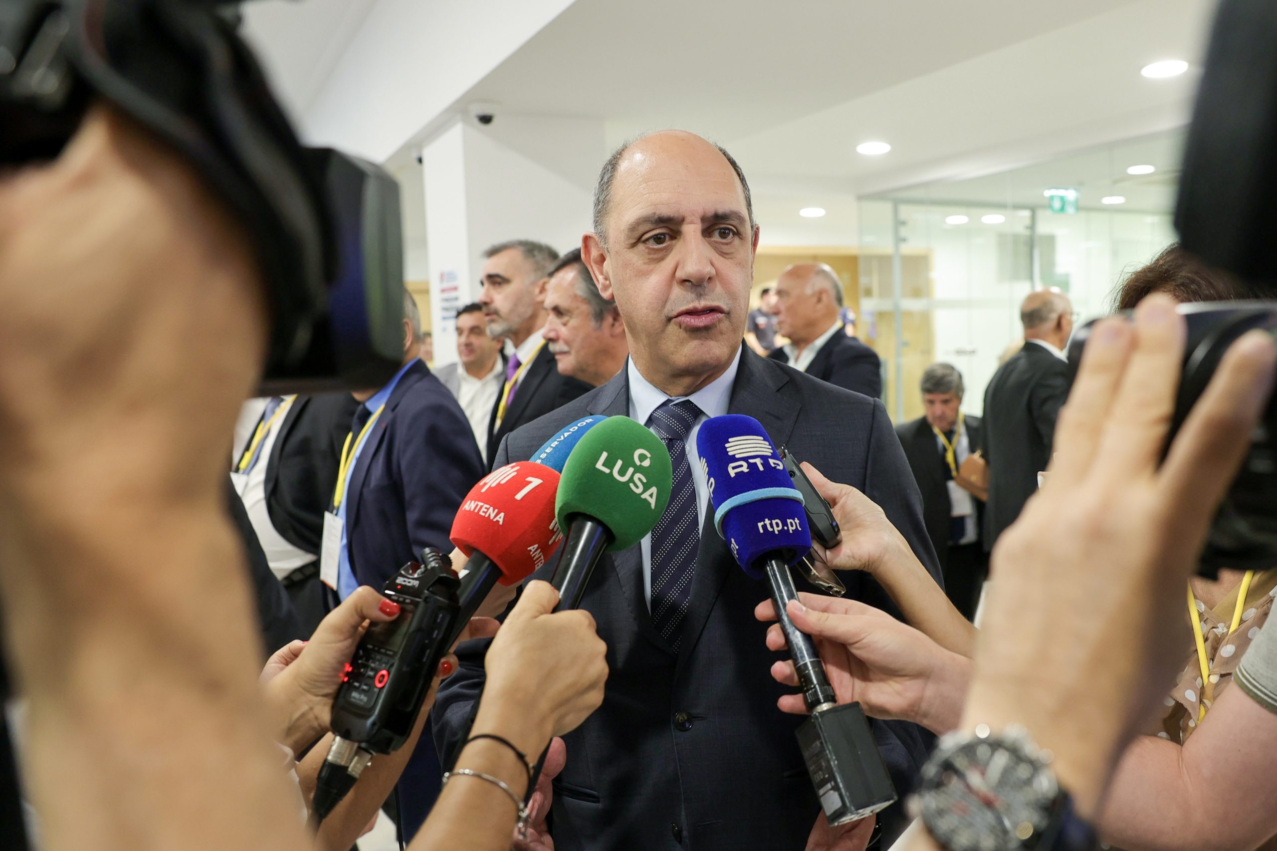 “Estado e ordens estão condenados a entenderem-se”, diz ministro da Saúde