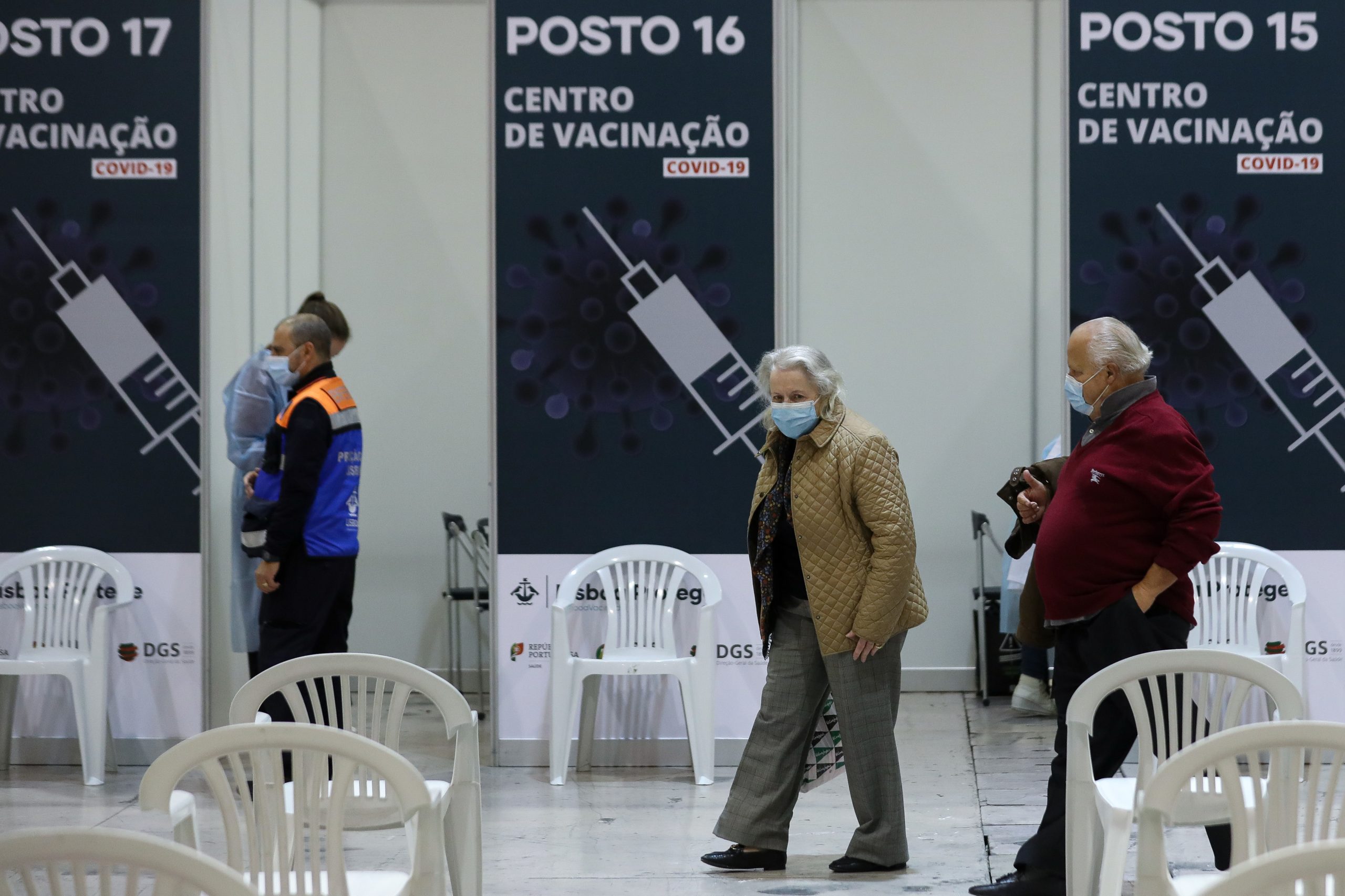 Mais de 105 mil pessoas vacinadas na quarta-feira contra gripe e coronavírus