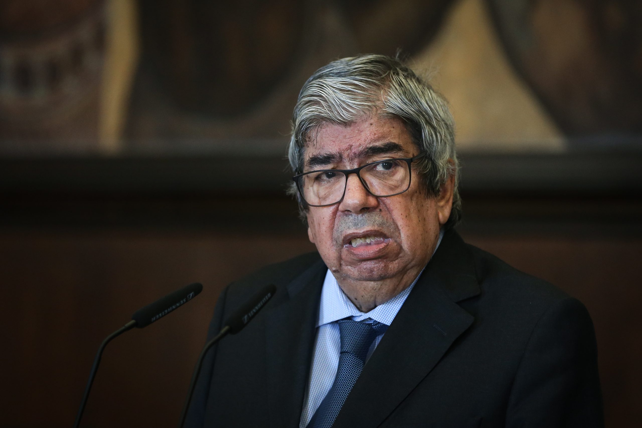 Ferro Rodrigues recomenda voto antecipado e lembra que “votar é defender a democracia”