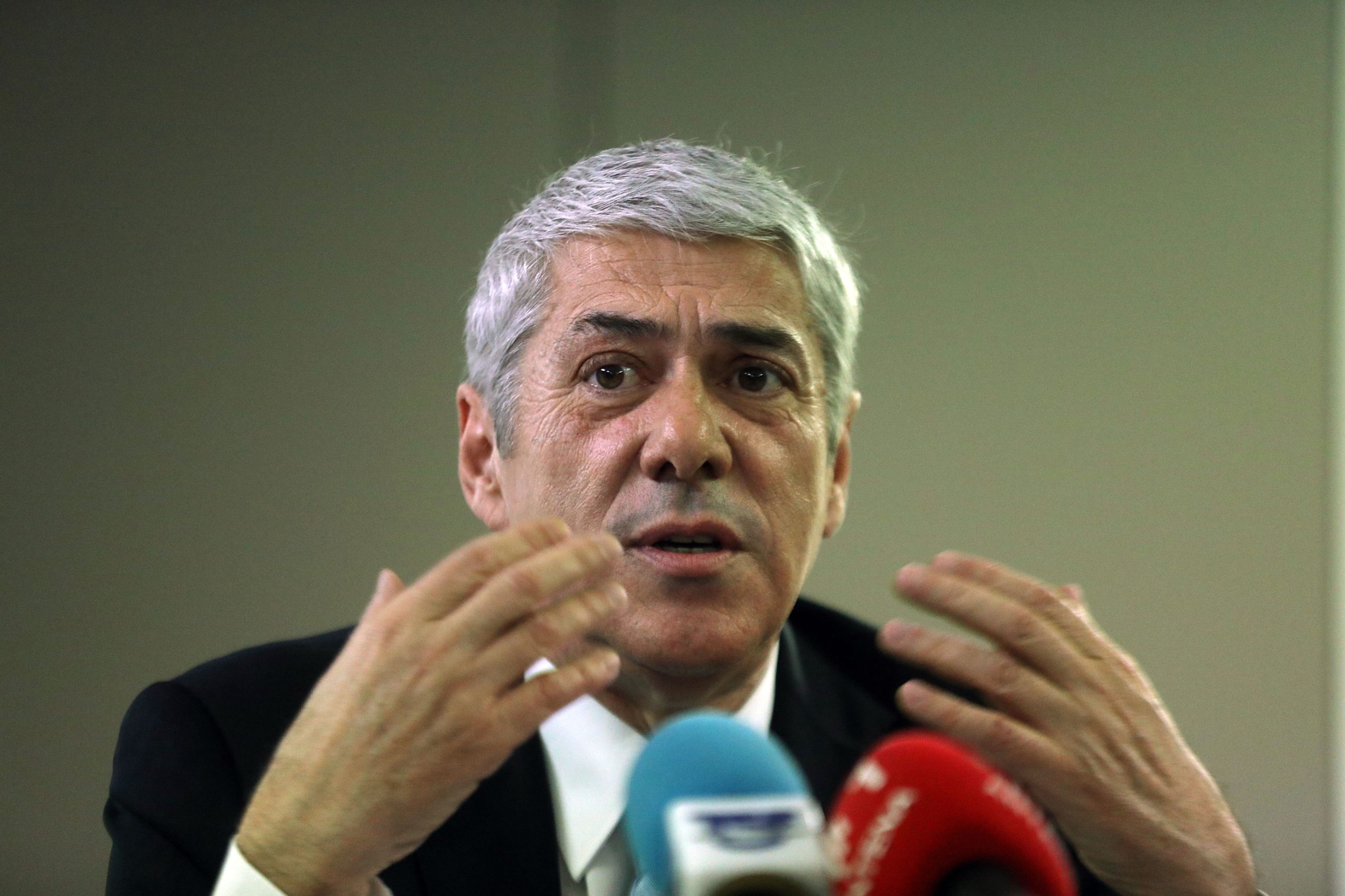 Sócrates diz à imprensa estrangeira que direita quis impedir a sua candidatura a Belém