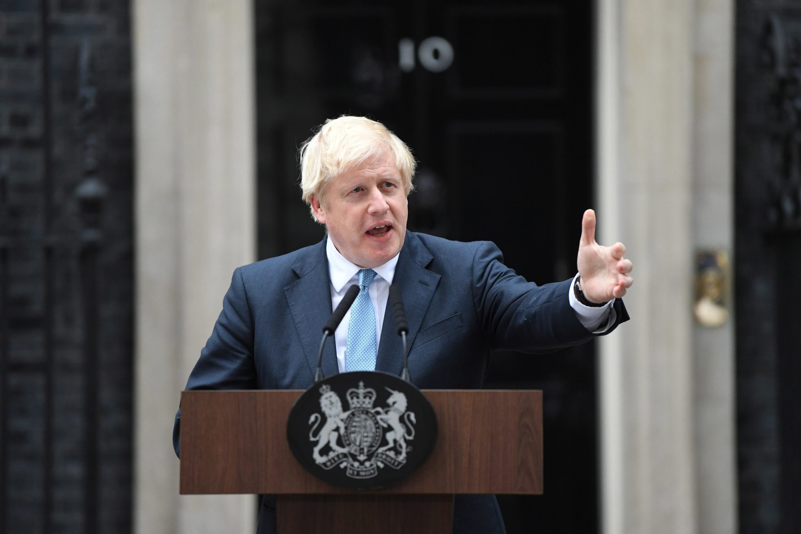 Boris Johnson desvaloriza previsões do Governo para falta de alimentos, medicamentos e motins