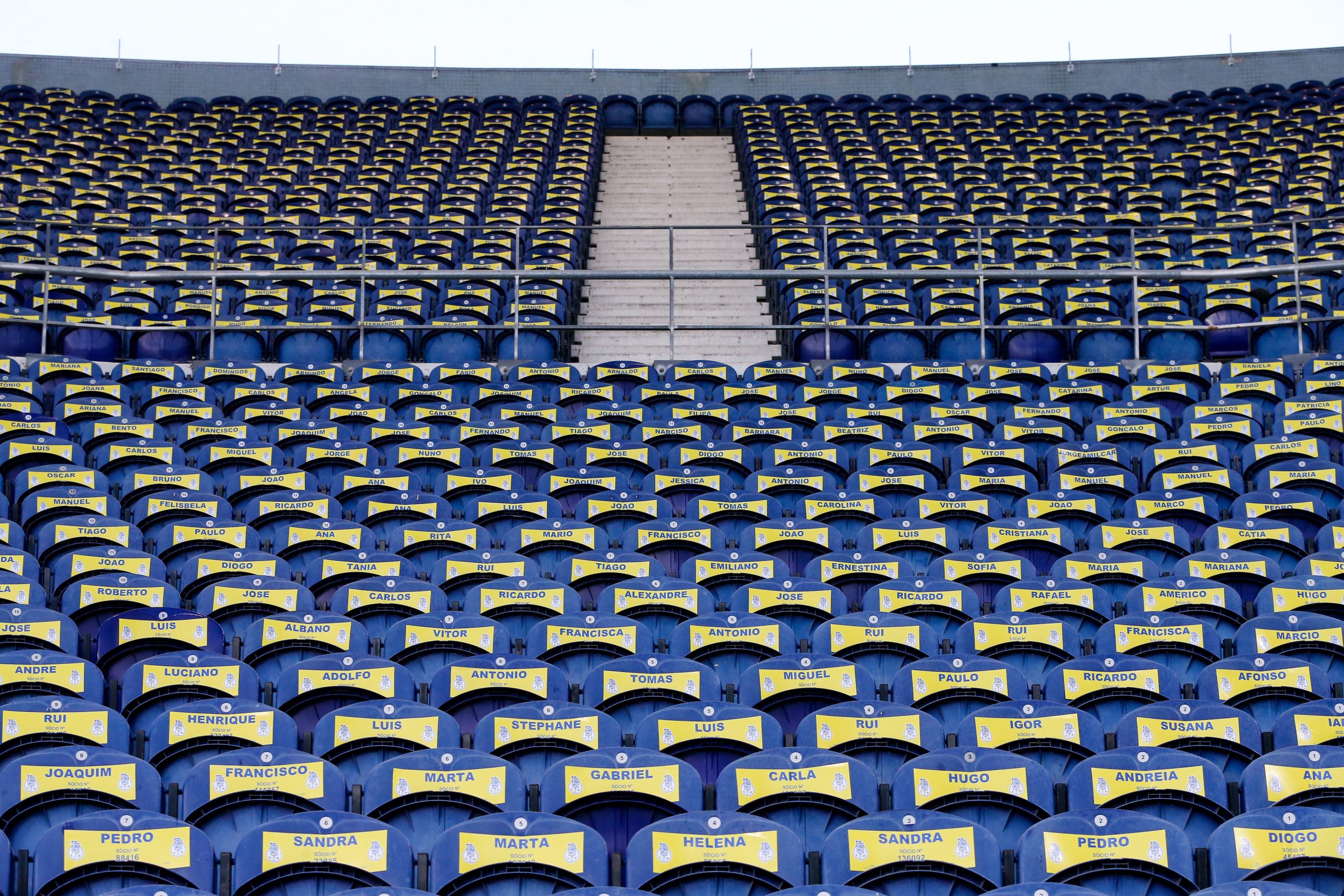 FC Porto-Olympiacos vai poder ter perto de 3.750 adeptos nas bancadas do Dragão