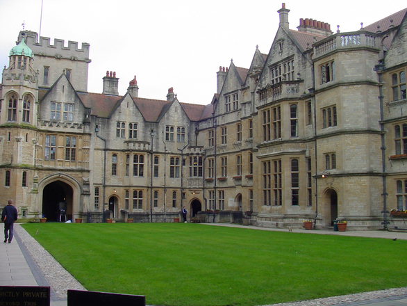 Falhou uma carreira de sucesso e processou a Universidade de Oxford