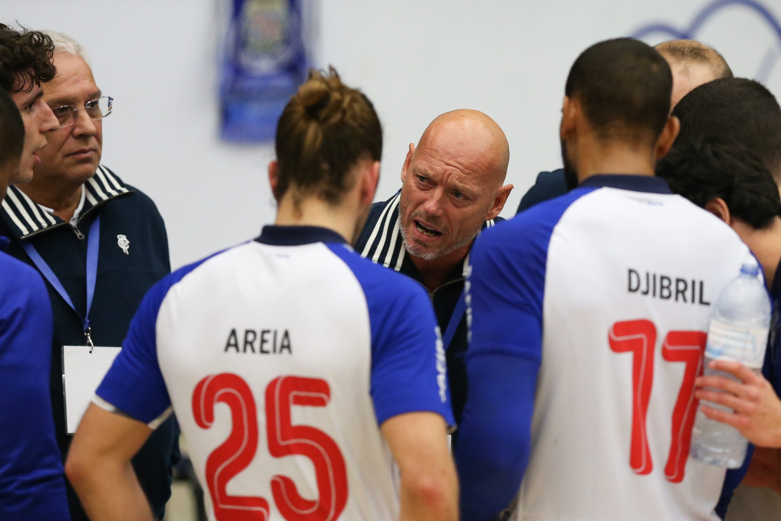FC Porto defronta vice-campeão Saint-Raphael nos ‘quartos’ da Taça EHF de andebol