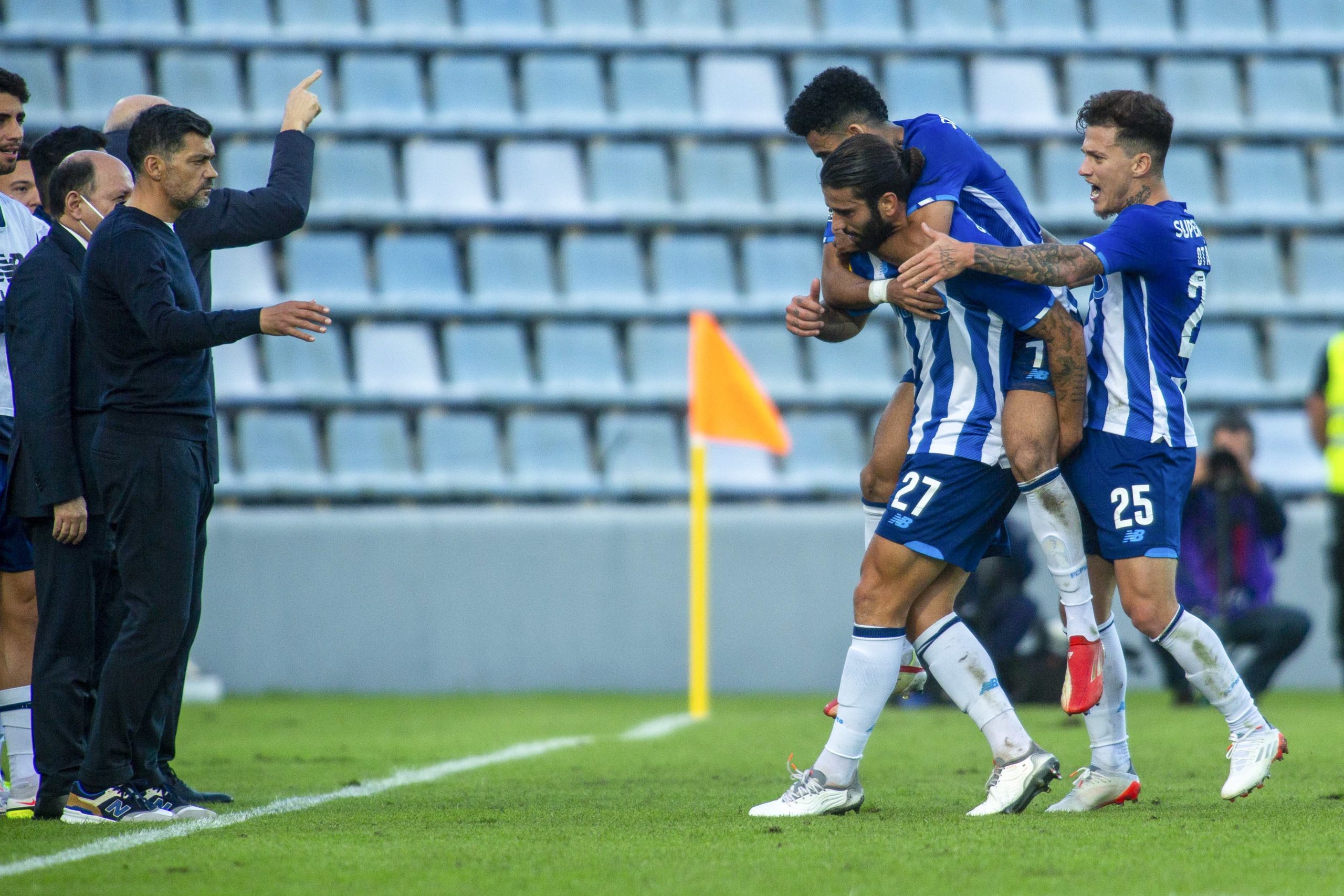 FC Porto vence Santa Clara e coloca pressão em Sporting e Benfica