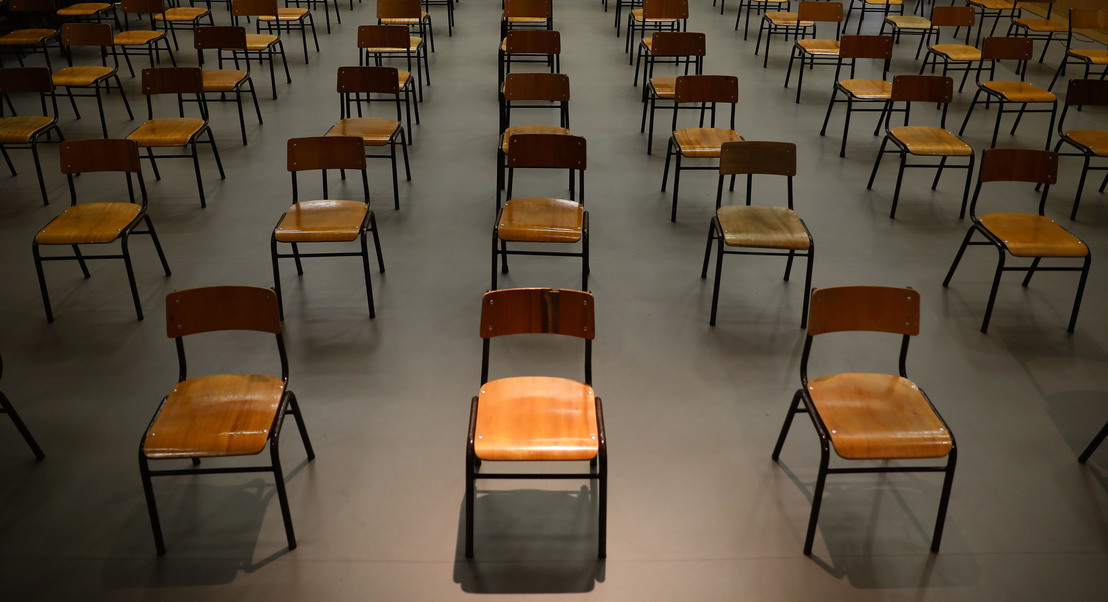 Alunos migrantes são segregados e escolas não fazem tudo para o evitar