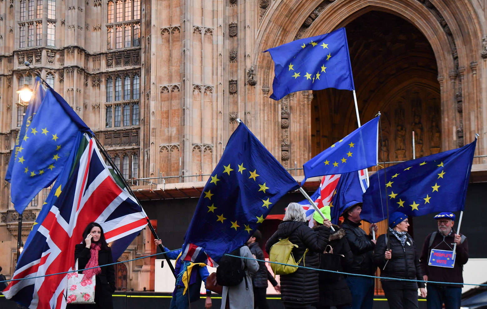 Brexit: UE fornece “clarificações” mas insiste que acordo não pode ser alterado