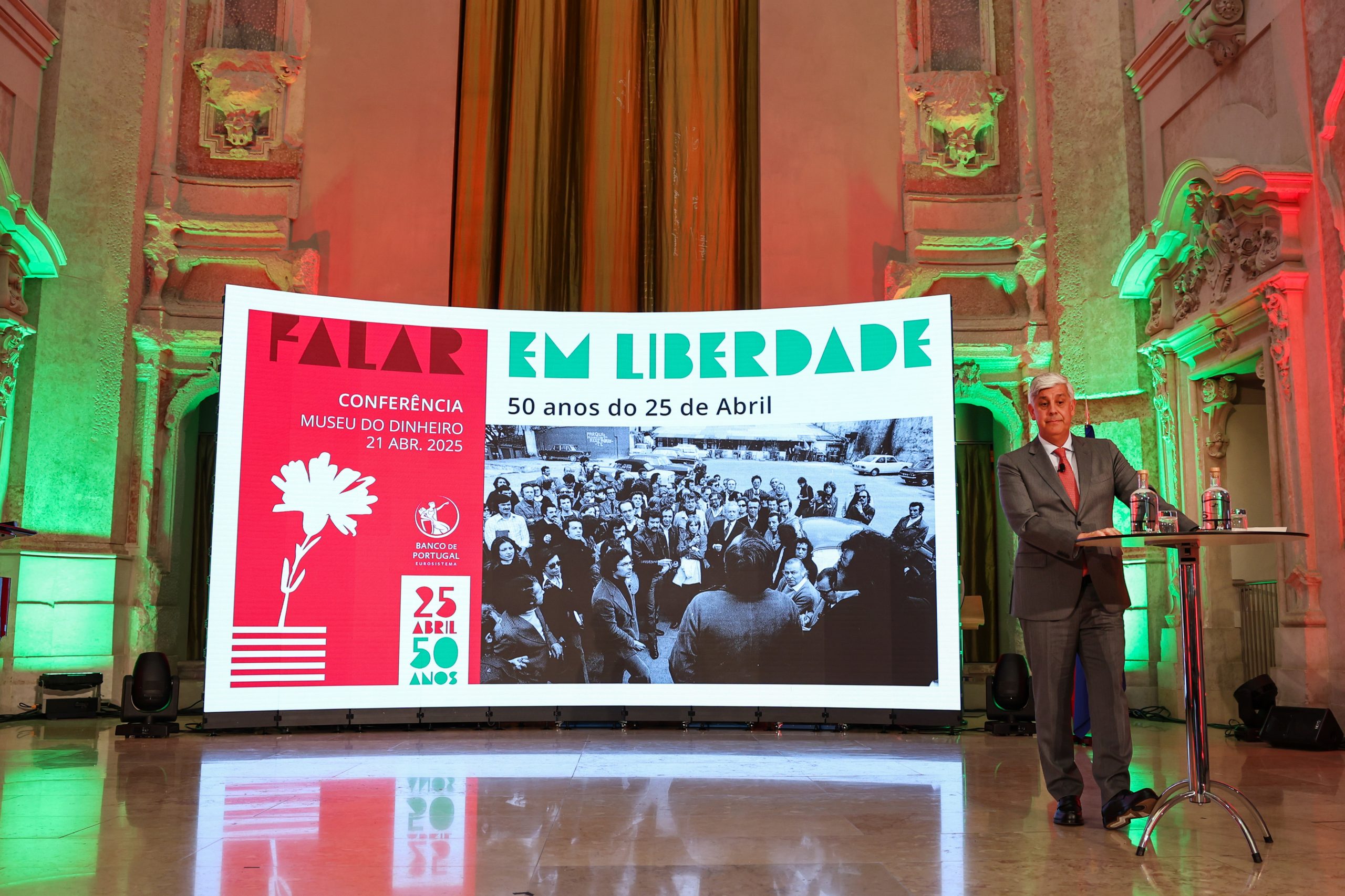 Centeno diz que “não há revoluções concluídas” e que os tempos são de alerta