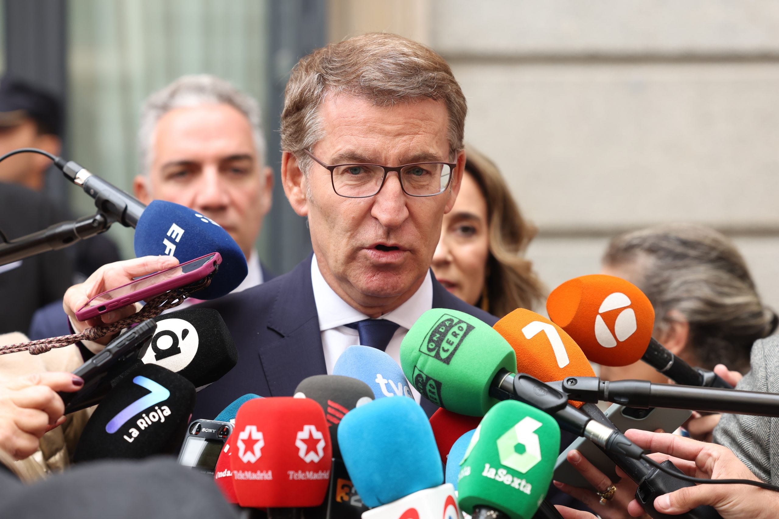 Líder do PP condena “acordos da vergonha” entre socialistas e catalães