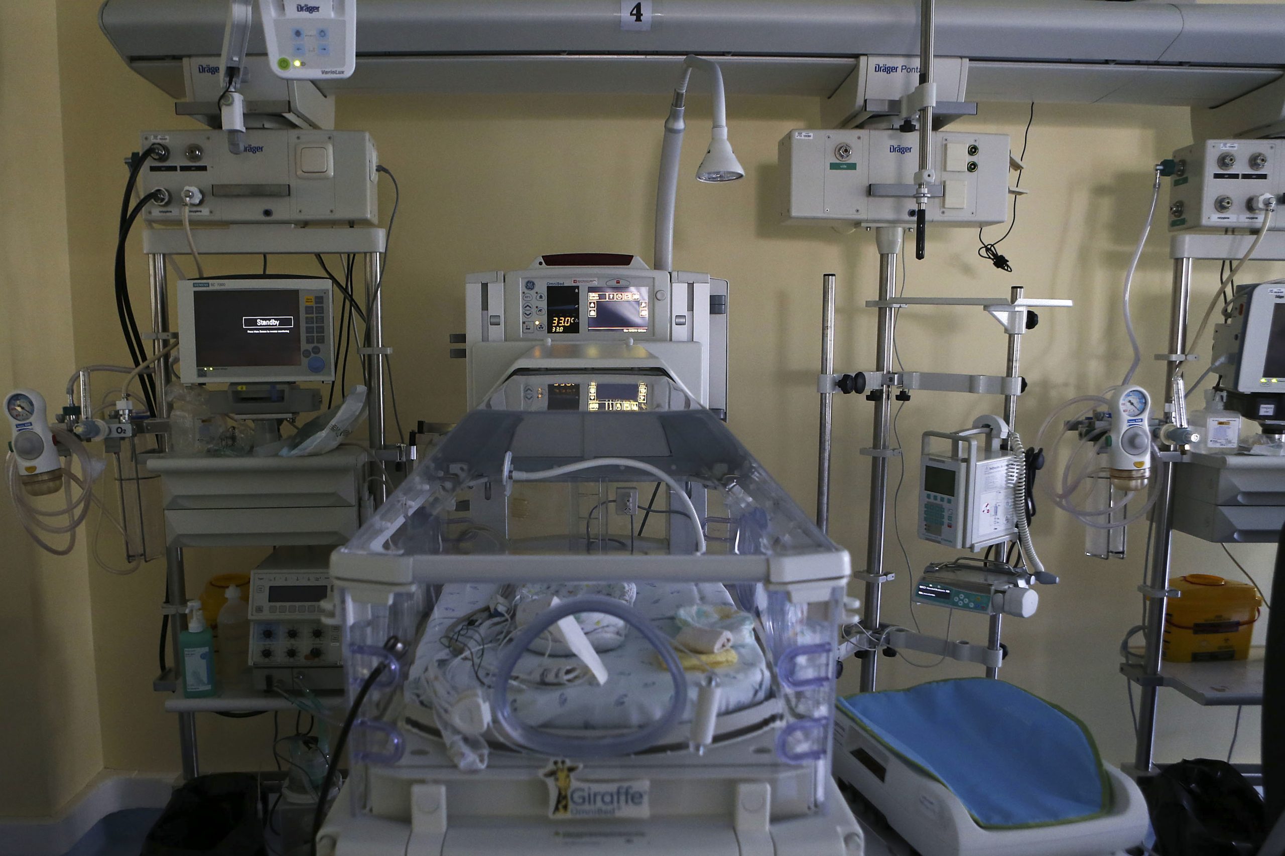 Risco de paralisia cerebral em crianças aumenta em mães acima dos 39 anos e nos prematuros