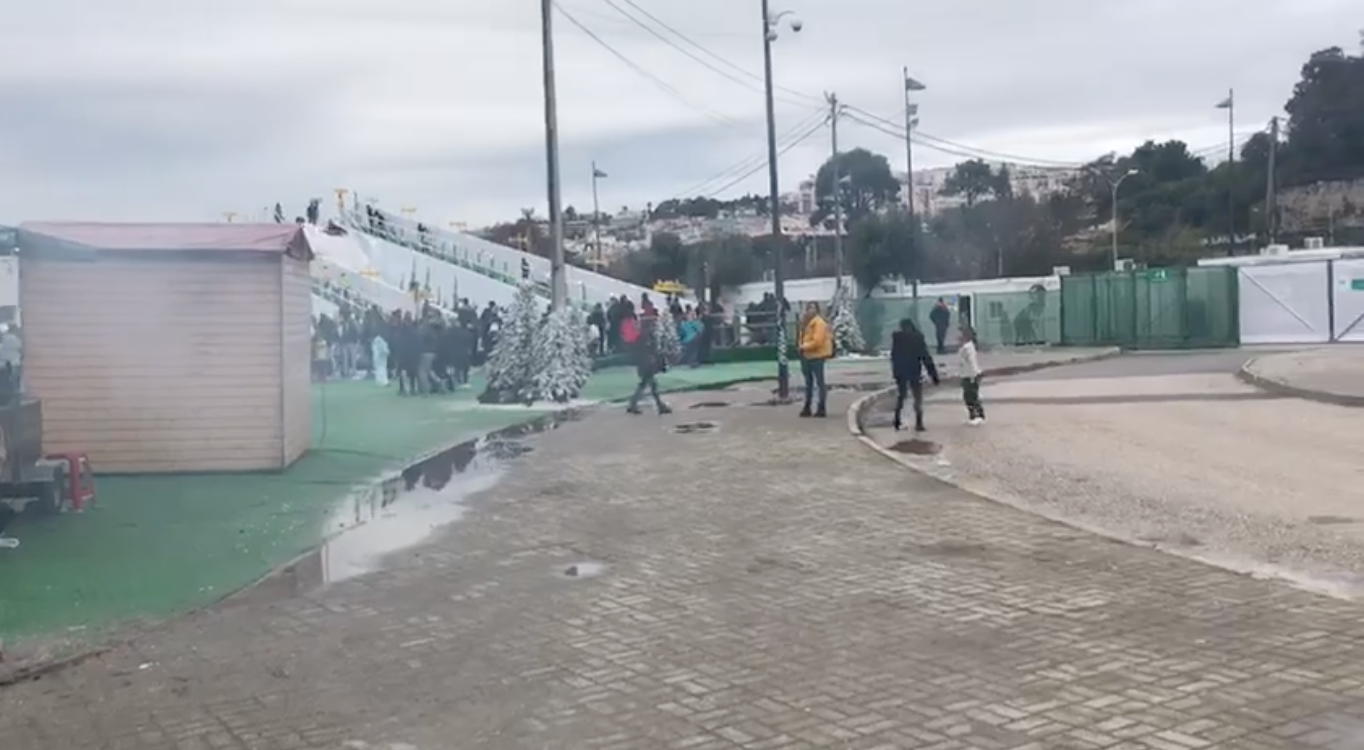 Passeio Marítimo de Algés em Oeiras encerrado devido ao mau tempo