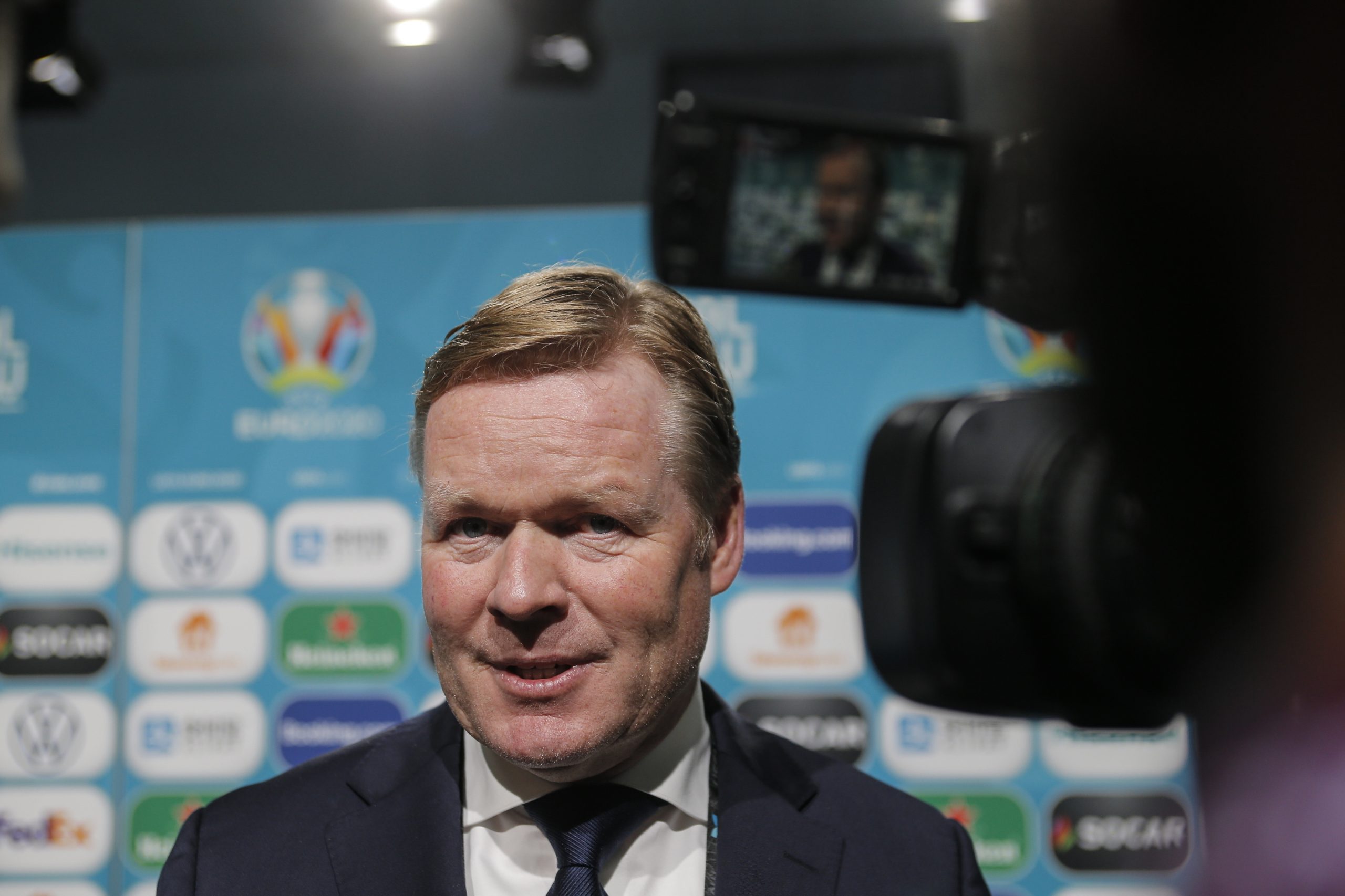 Koeman admitiu contacto para treinar o FC Barcelona mas declinou pelo Euro2020