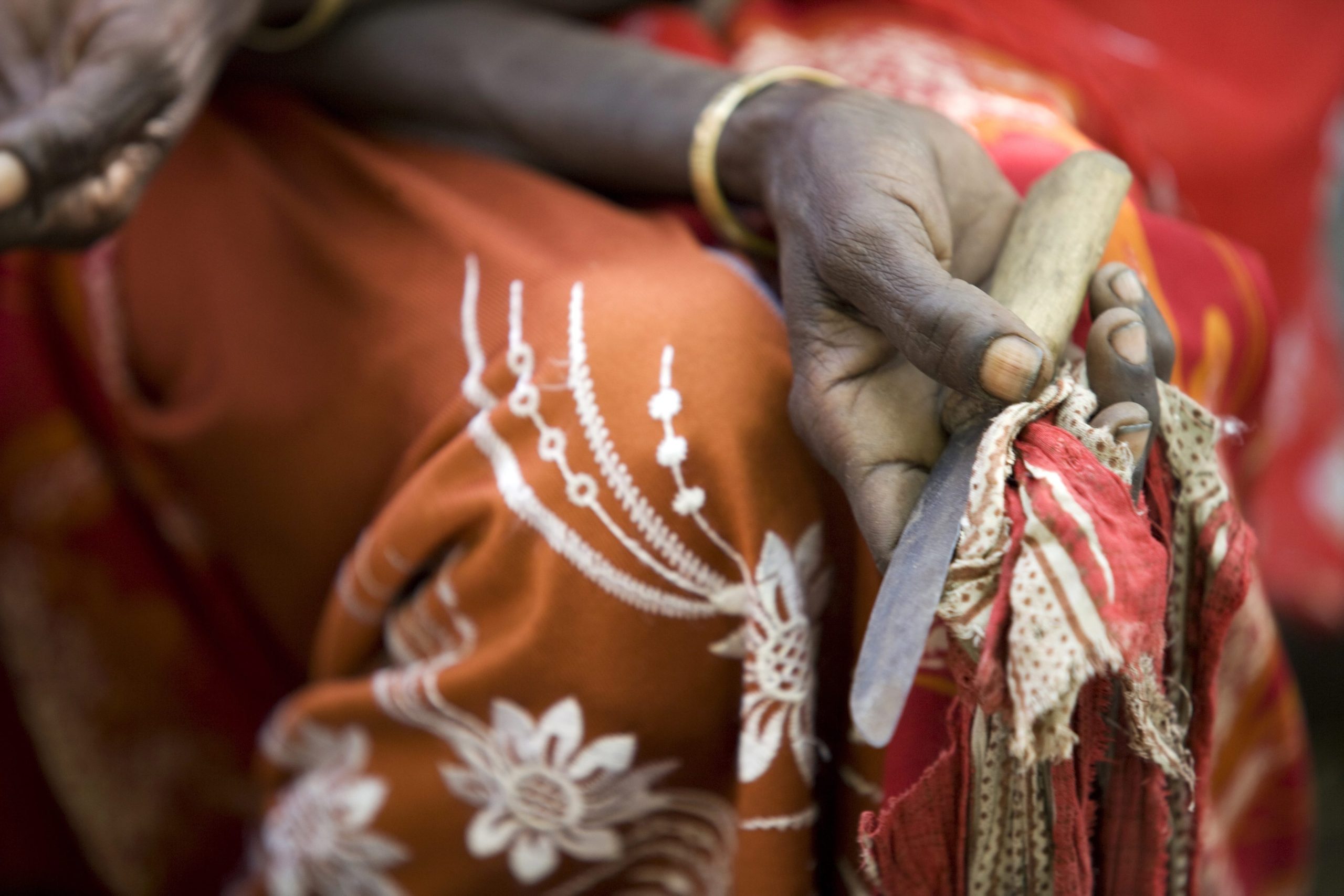 Comissão Europeia reafirma o “firme compromisso” pela erradicação da mutilação genital feminina no mundo