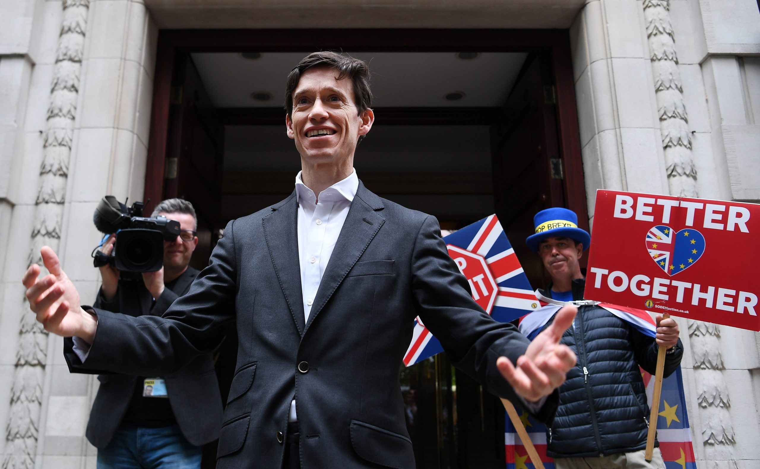 Ministro para o Desenvolvimento Internacional Rory Stewart eliminado da eleição para primeiro-ministro britânico