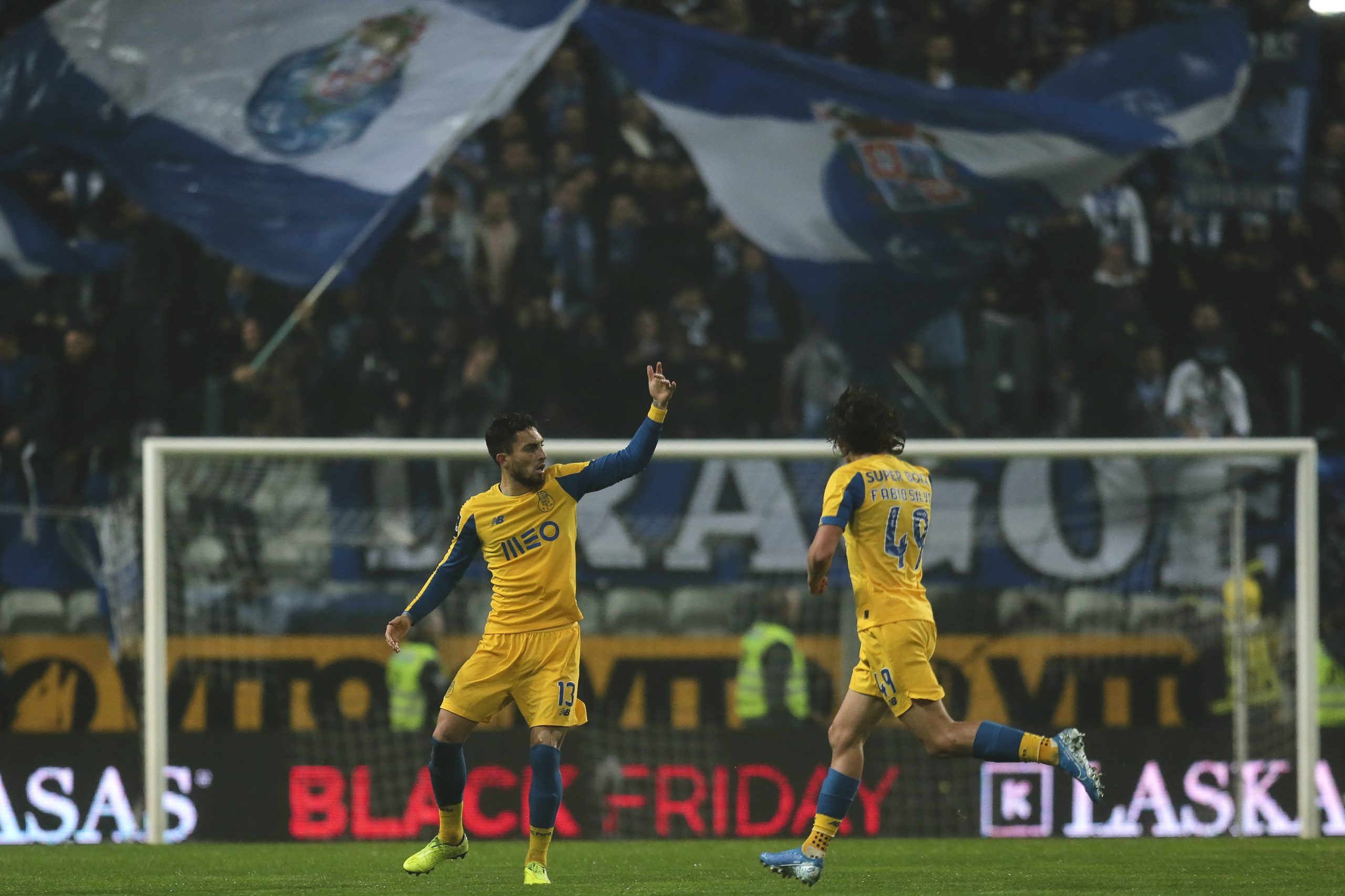 Alex Telles oferece ao FC Porto vitória no dérbi com o Boavista